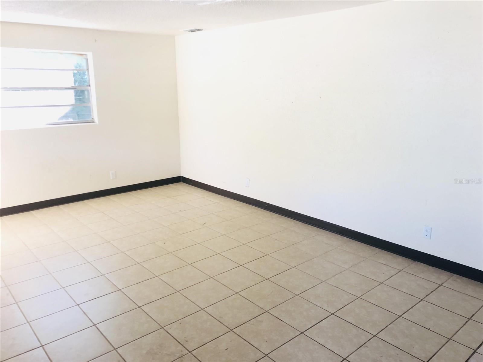 Image 3 of 8 For 1584 Primrose Lane