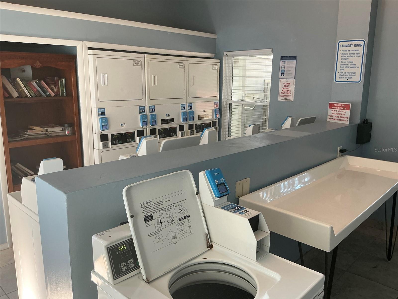 Image 28 of 48 For 715 Sugar Bay Way  107