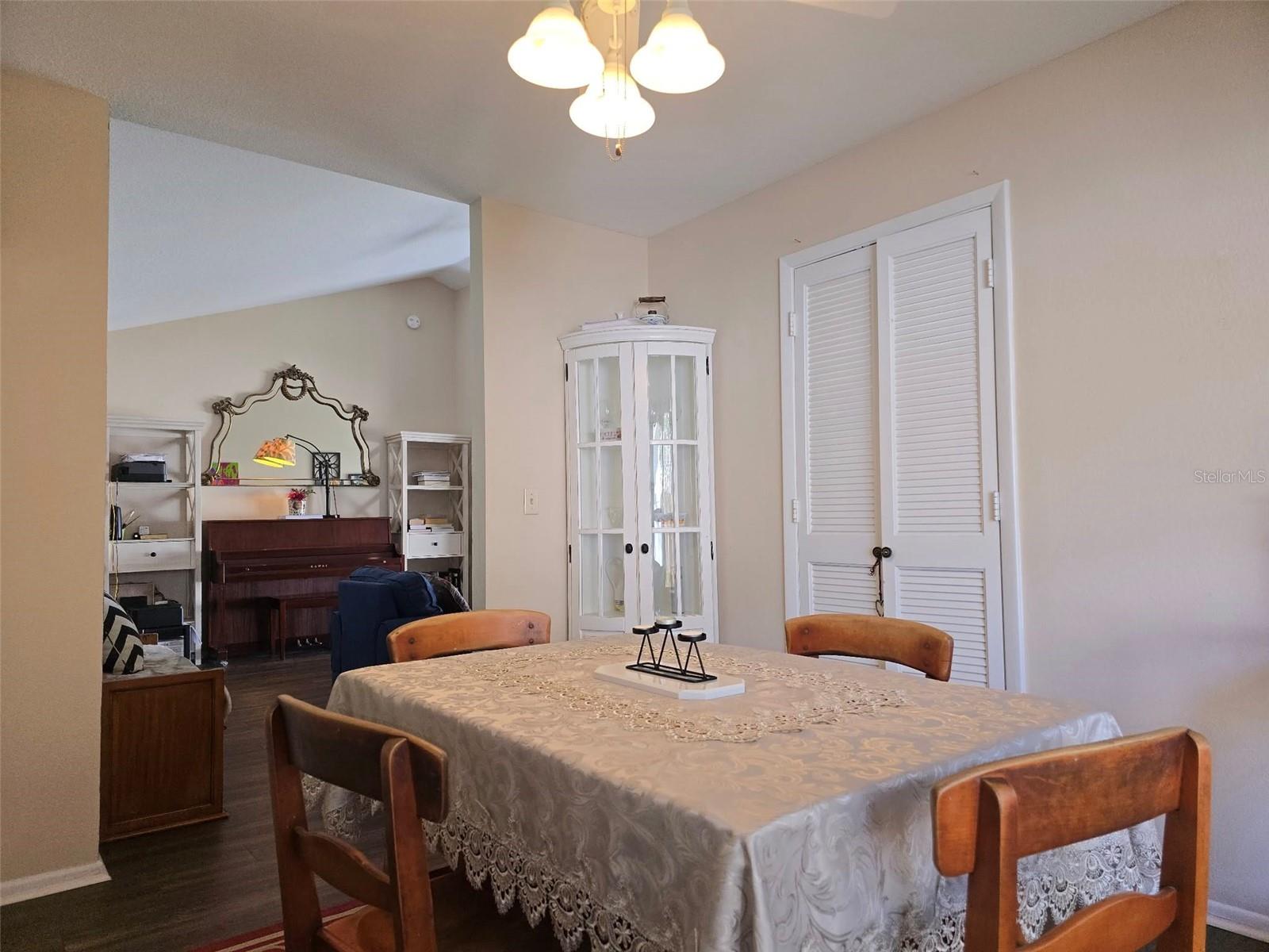 Image 10 of 25 For 1044 Beckstrom Drive