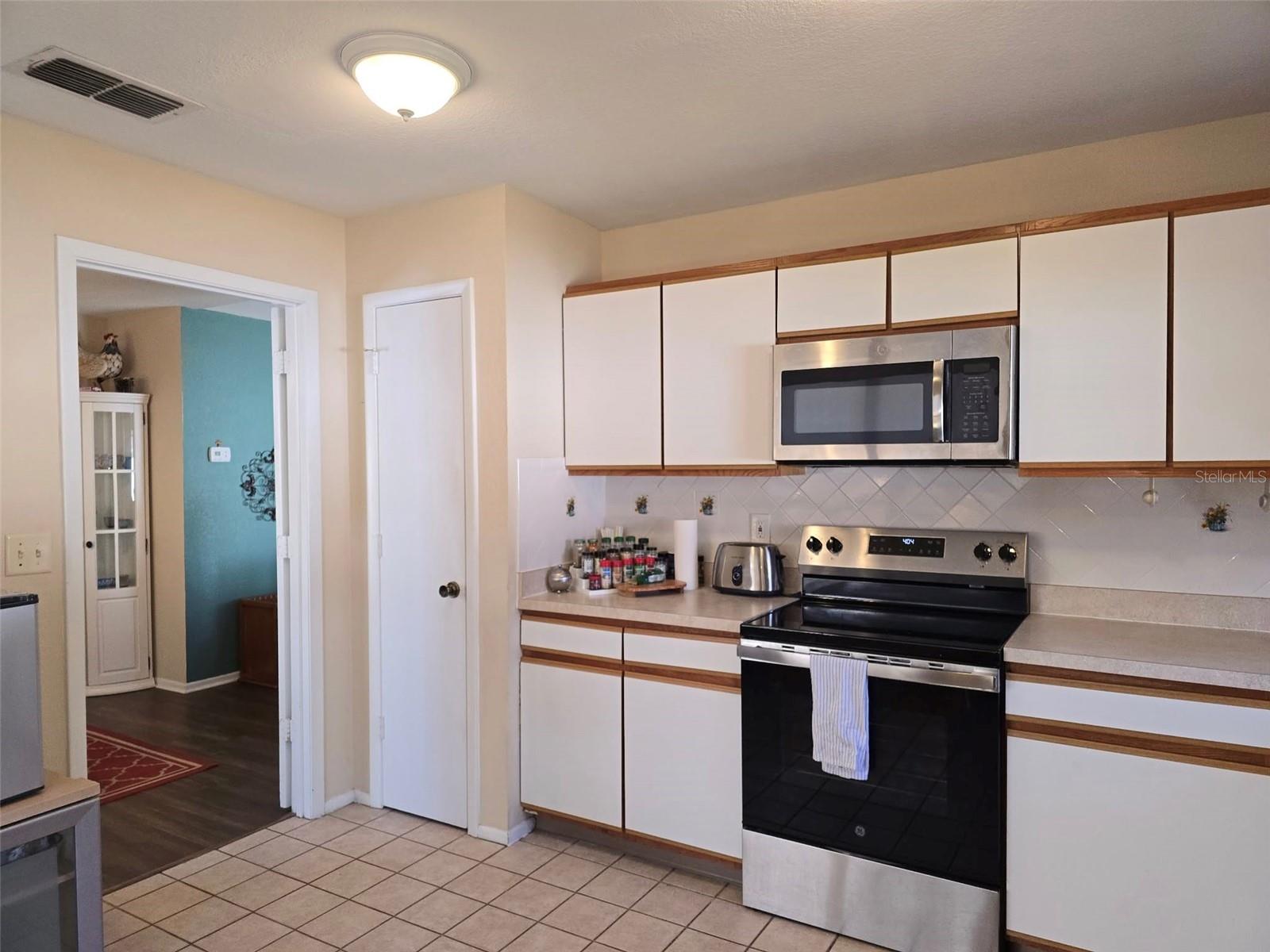 Image 9 of 25 For 1044 Beckstrom Drive