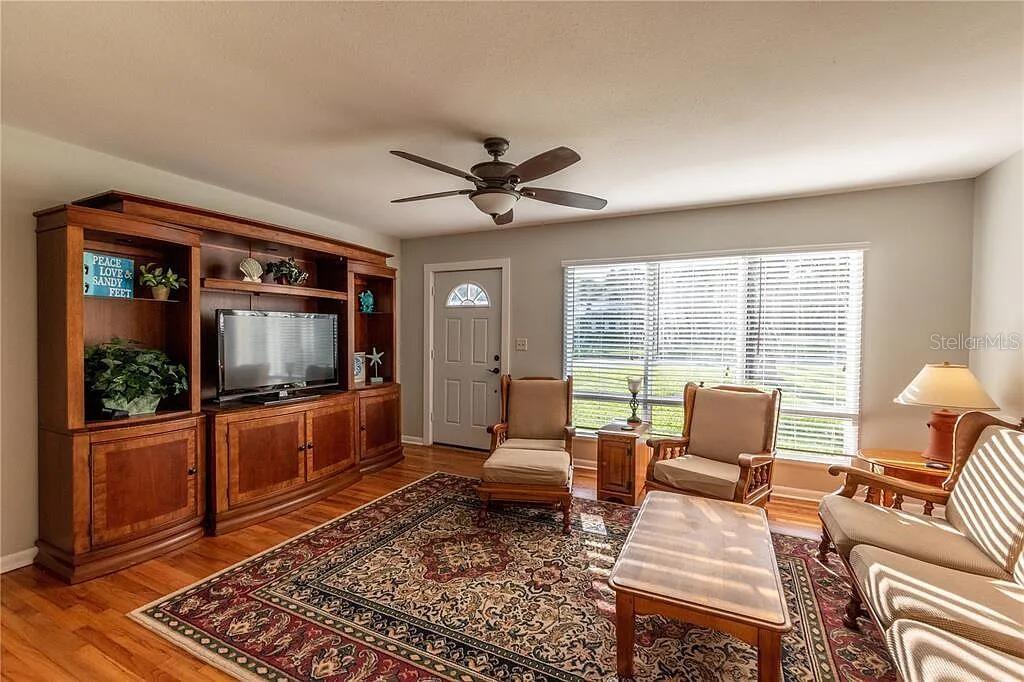 Image 5 of 39 For 921 17th Avenue