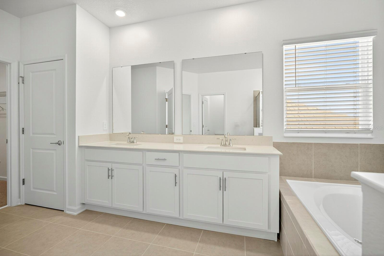 Image 25 of 44 For 3084 Armstrong Avenue