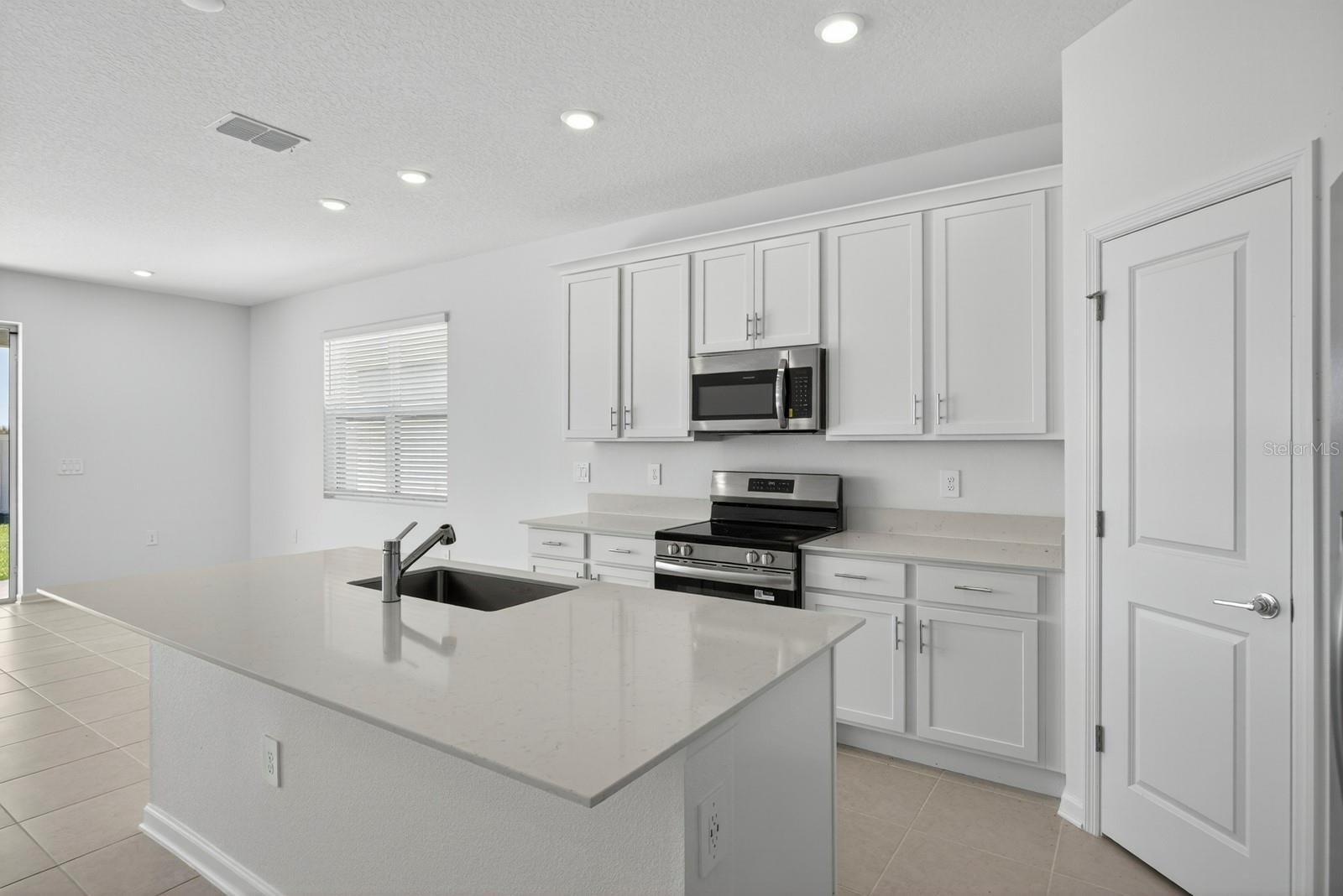 Image 4 of 44 For 3084 Armstrong Avenue