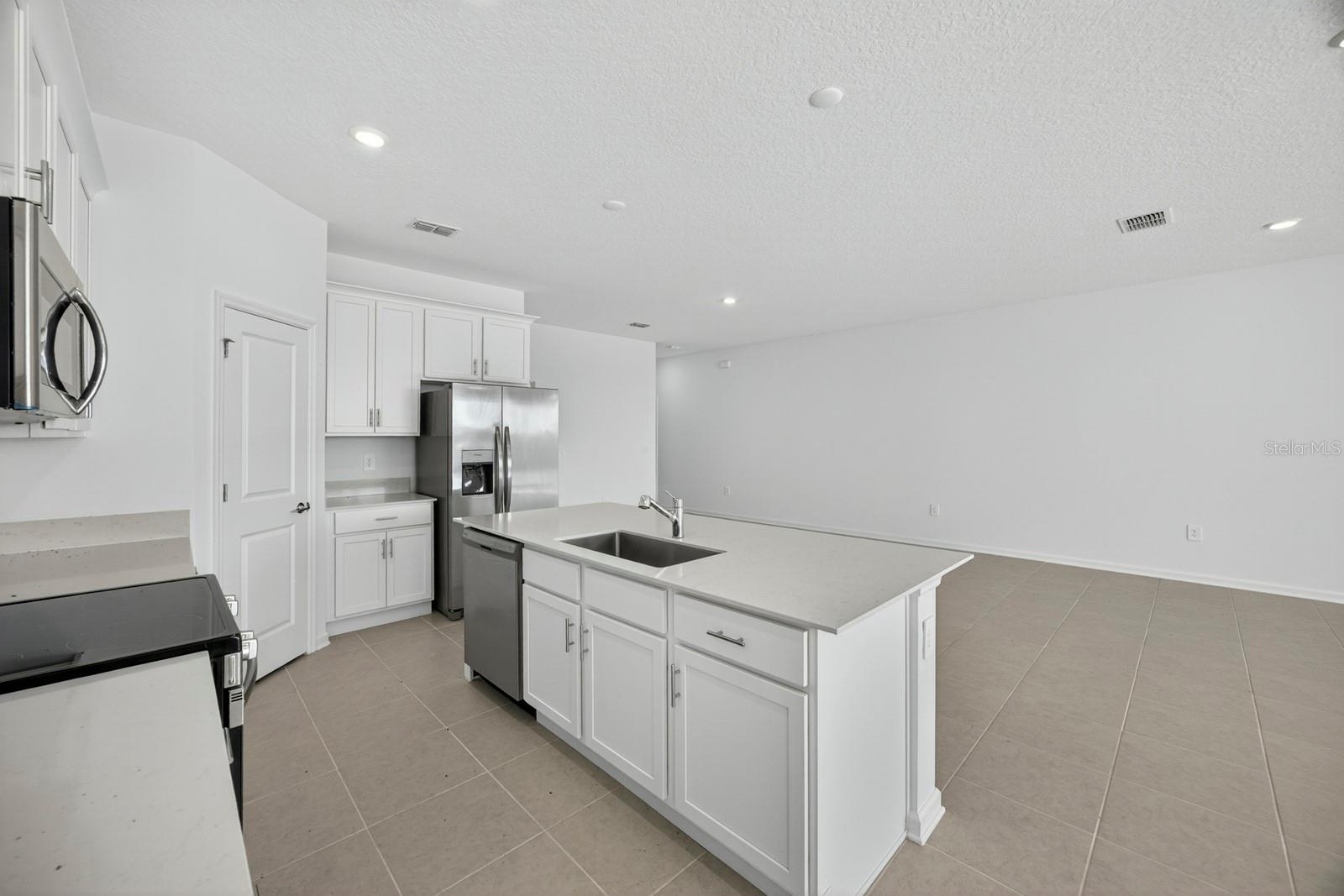 Image 5 of 44 For 3084 Armstrong Avenue