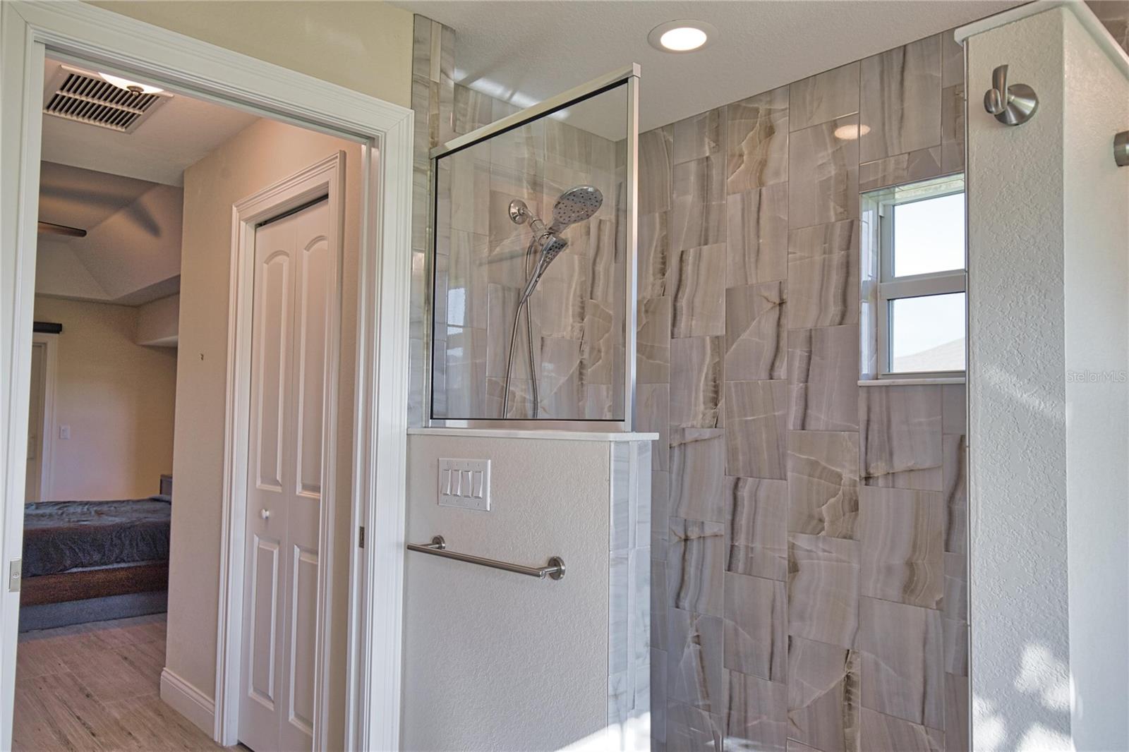 Image 23 of 37 For 916 Boundary Boulevard