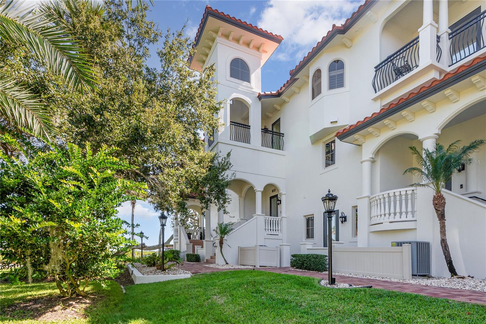 Image 8 of 62 For 5090 Riverside Drive 103