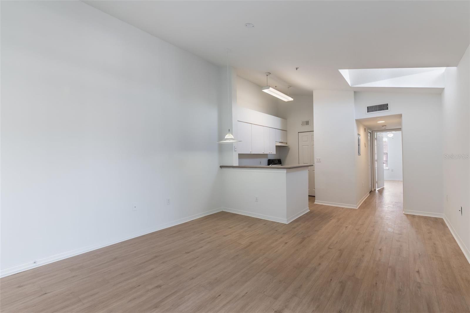 Image 10 of 37 For 5144 City Street 238