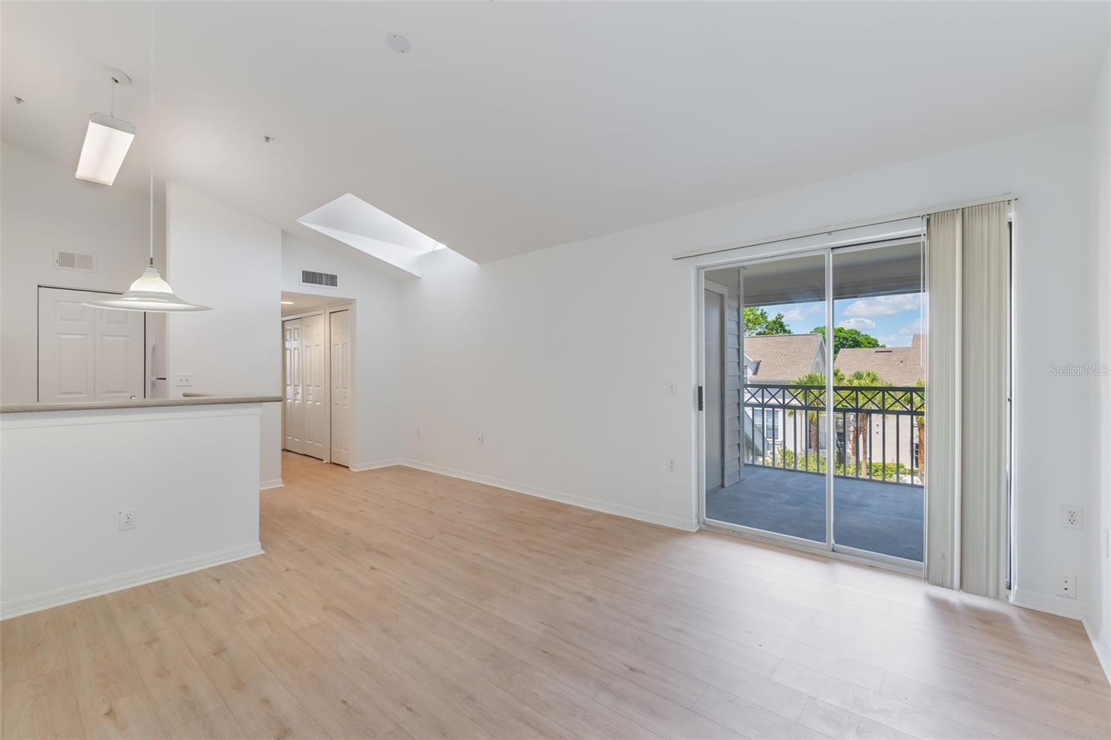 Image 11 of 37 For 5144 City Street 238