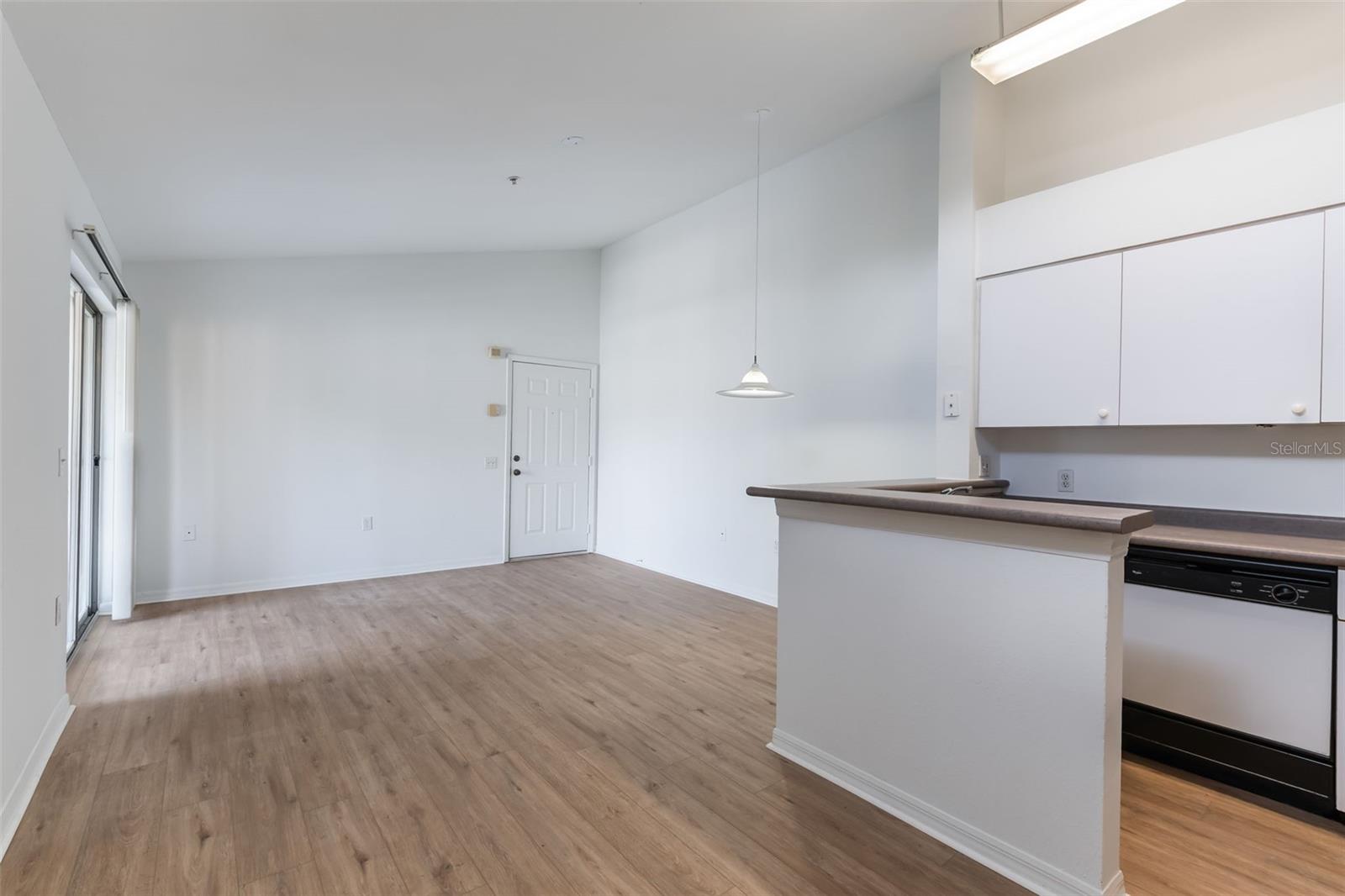 Image 14 of 37 For 5144 City Street 238