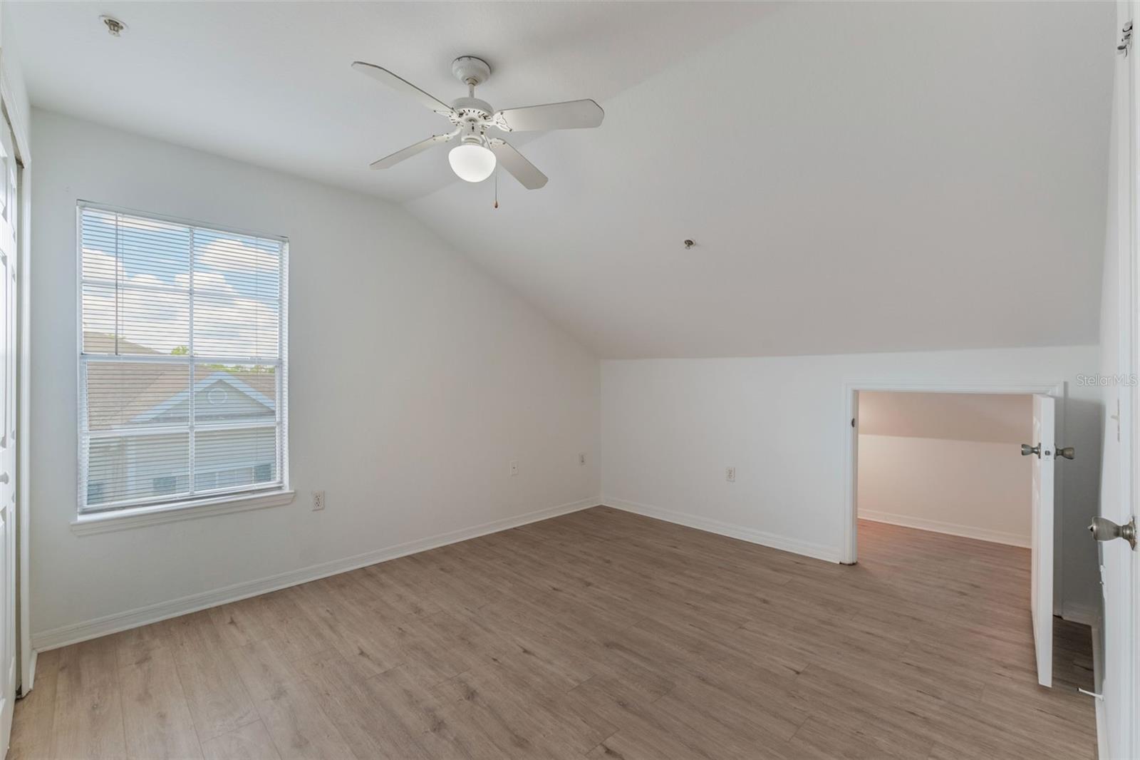 Image 18 of 37 For 5144 City Street 238