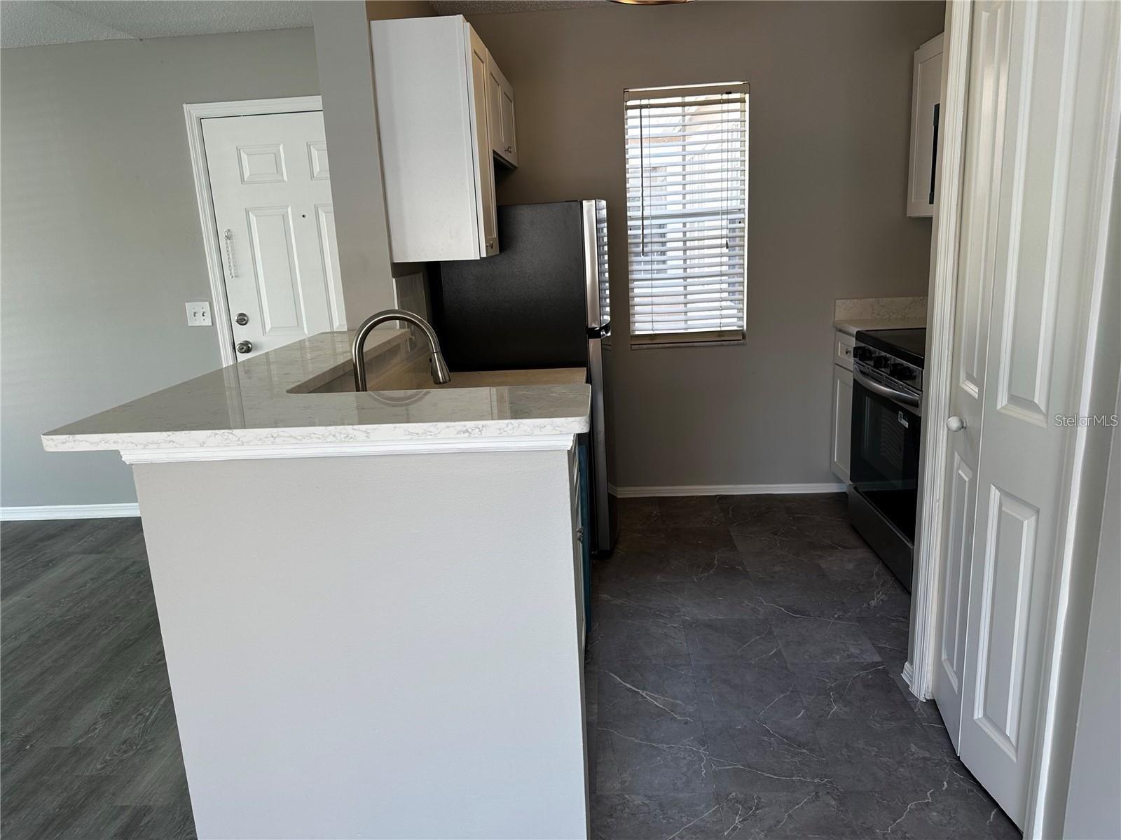 Image 14 of 39 For 652 Roaring Drive 234