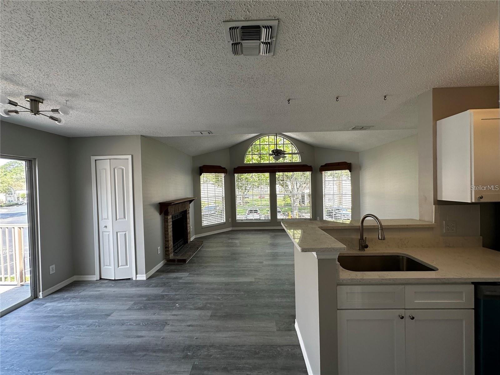 Image 17 of 39 For 652 Roaring Drive 234