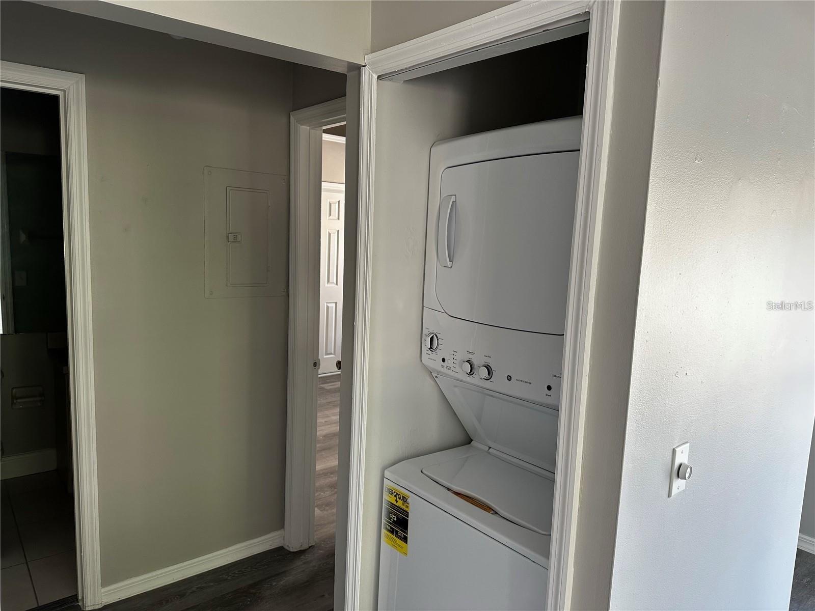 Image 24 of 39 For 652 Roaring Drive 234