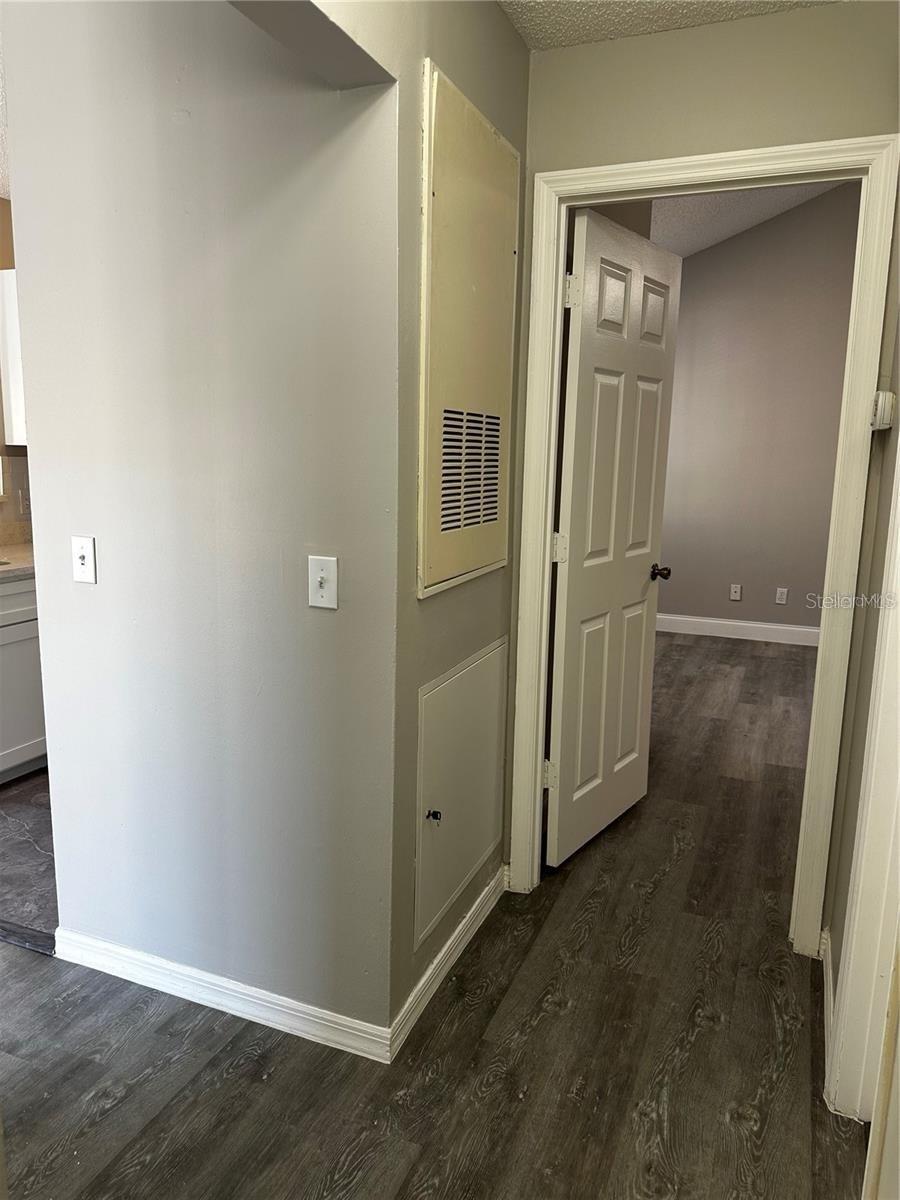 Image 27 of 39 For 652 Roaring Drive 234