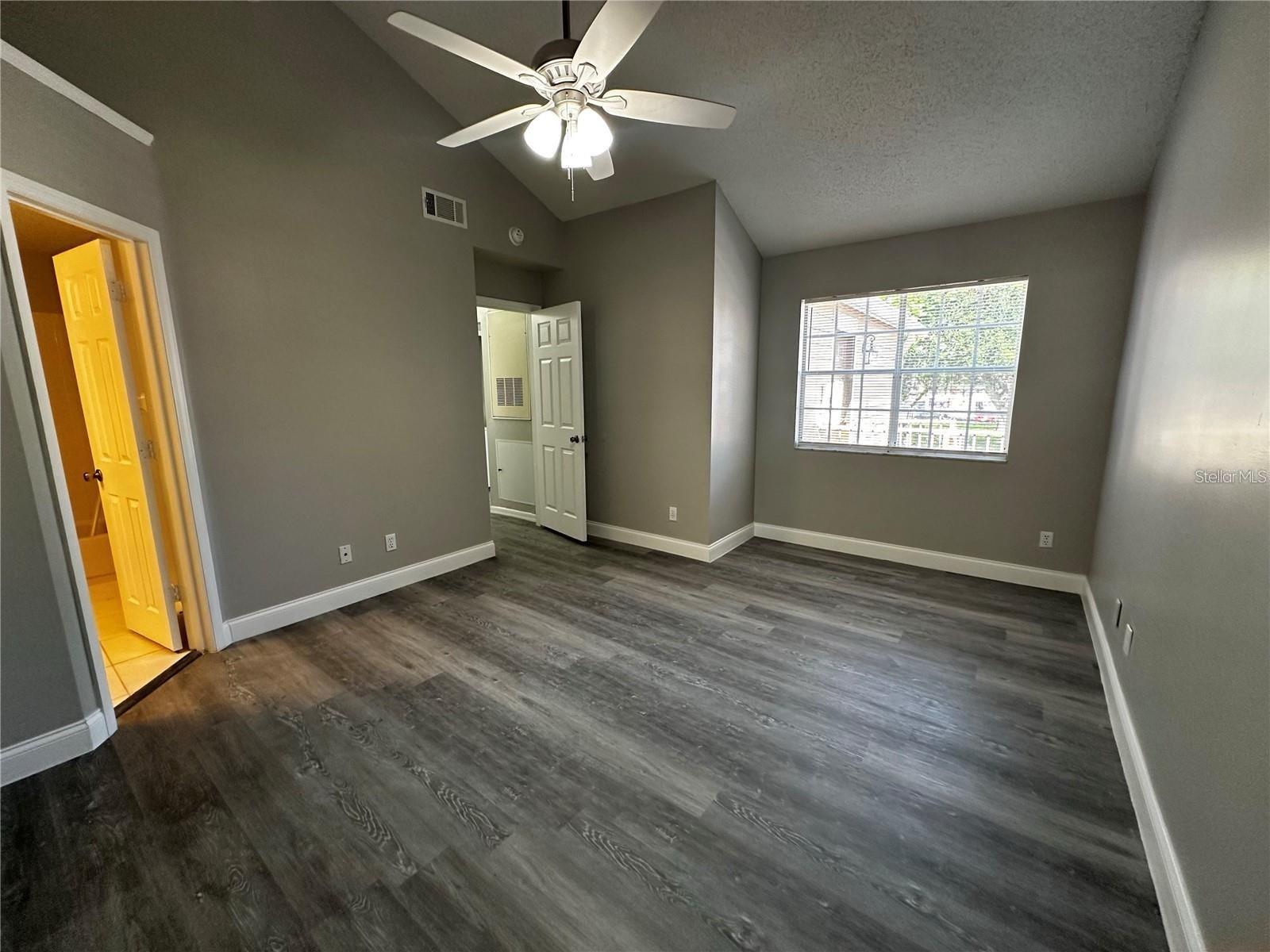 Image 31 of 39 For 652 Roaring Drive 234