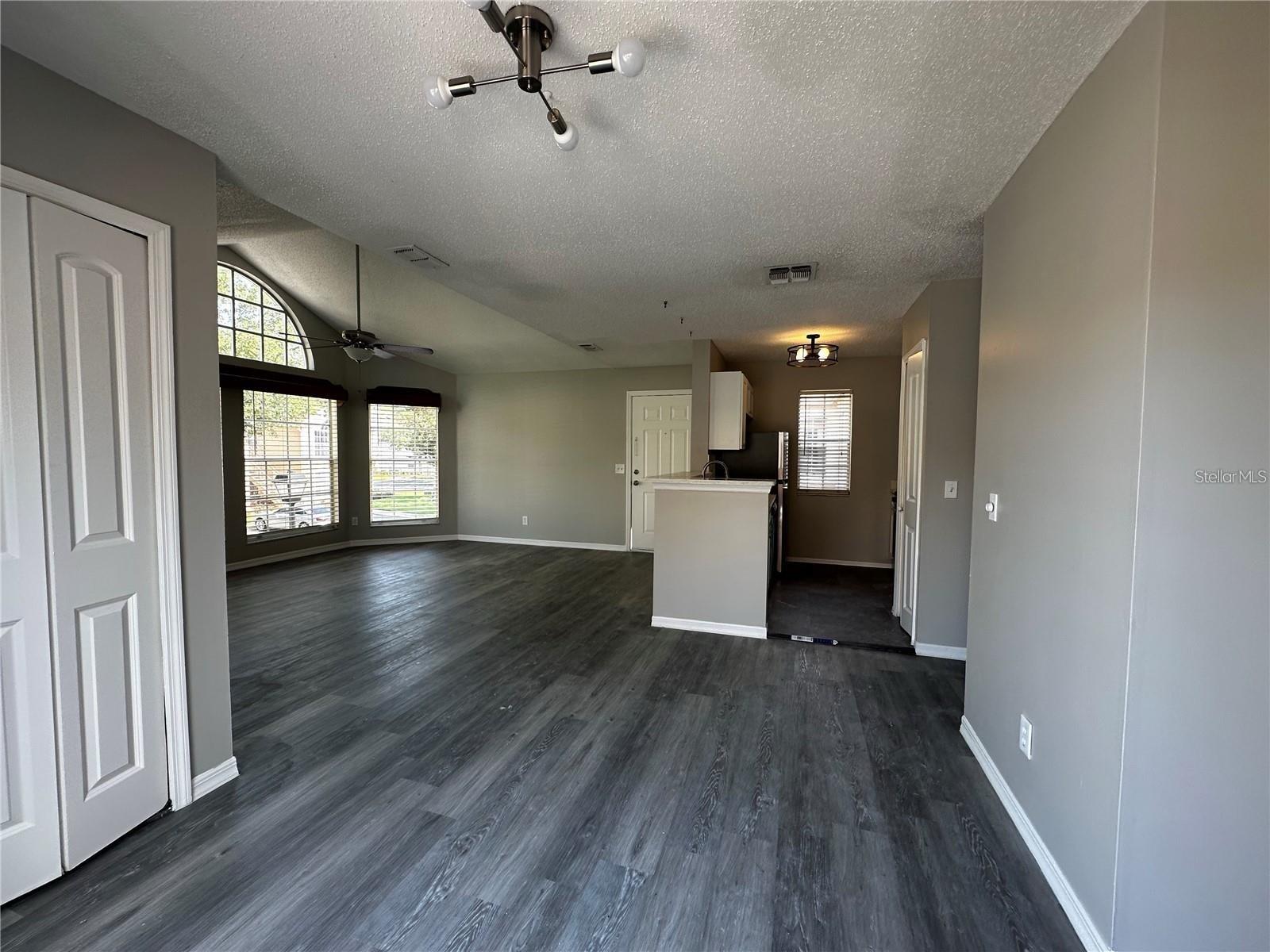 Image 34 of 39 For 652 Roaring Drive 234