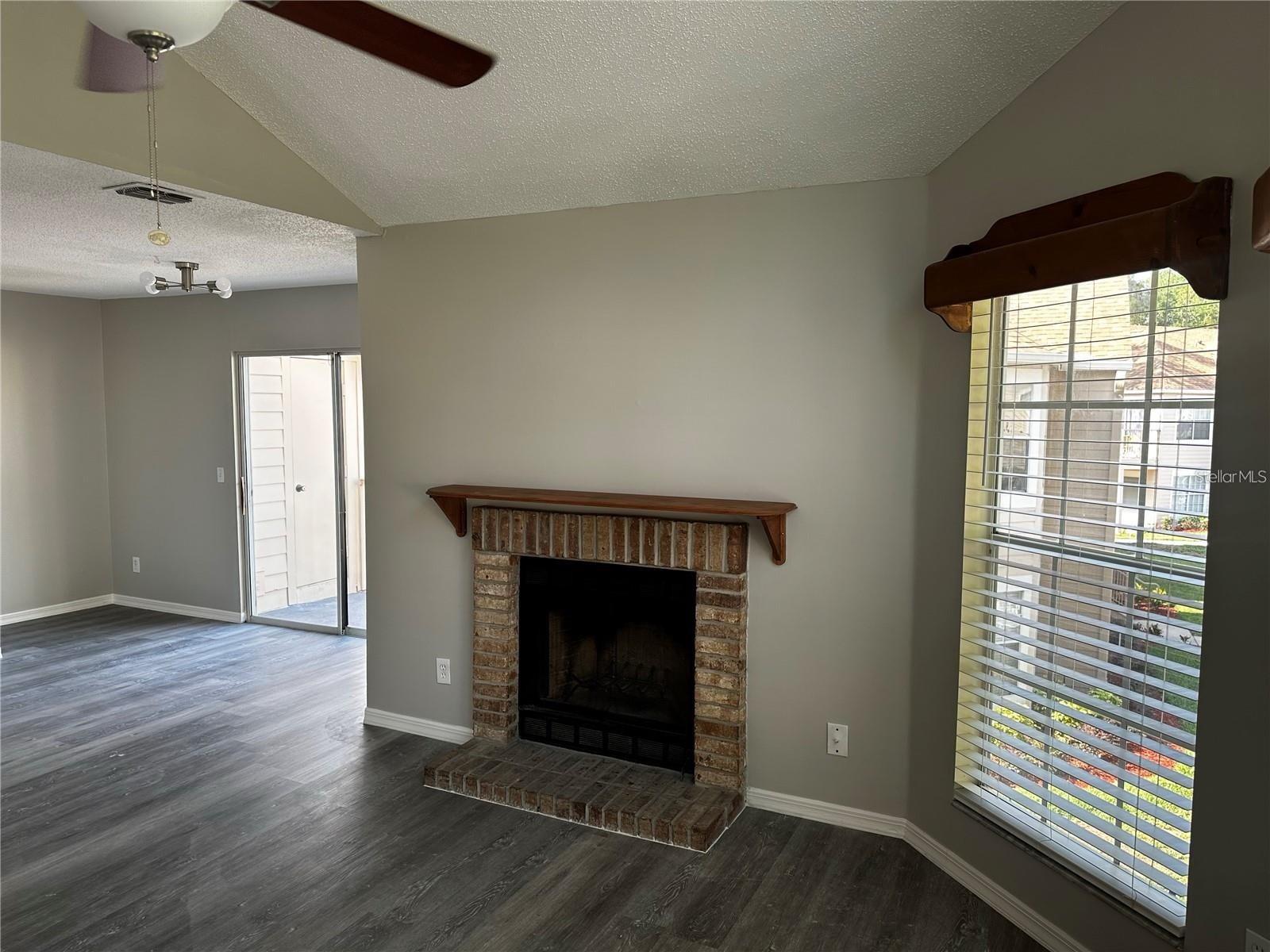 Image 6 of 39 For 652 Roaring Drive 234