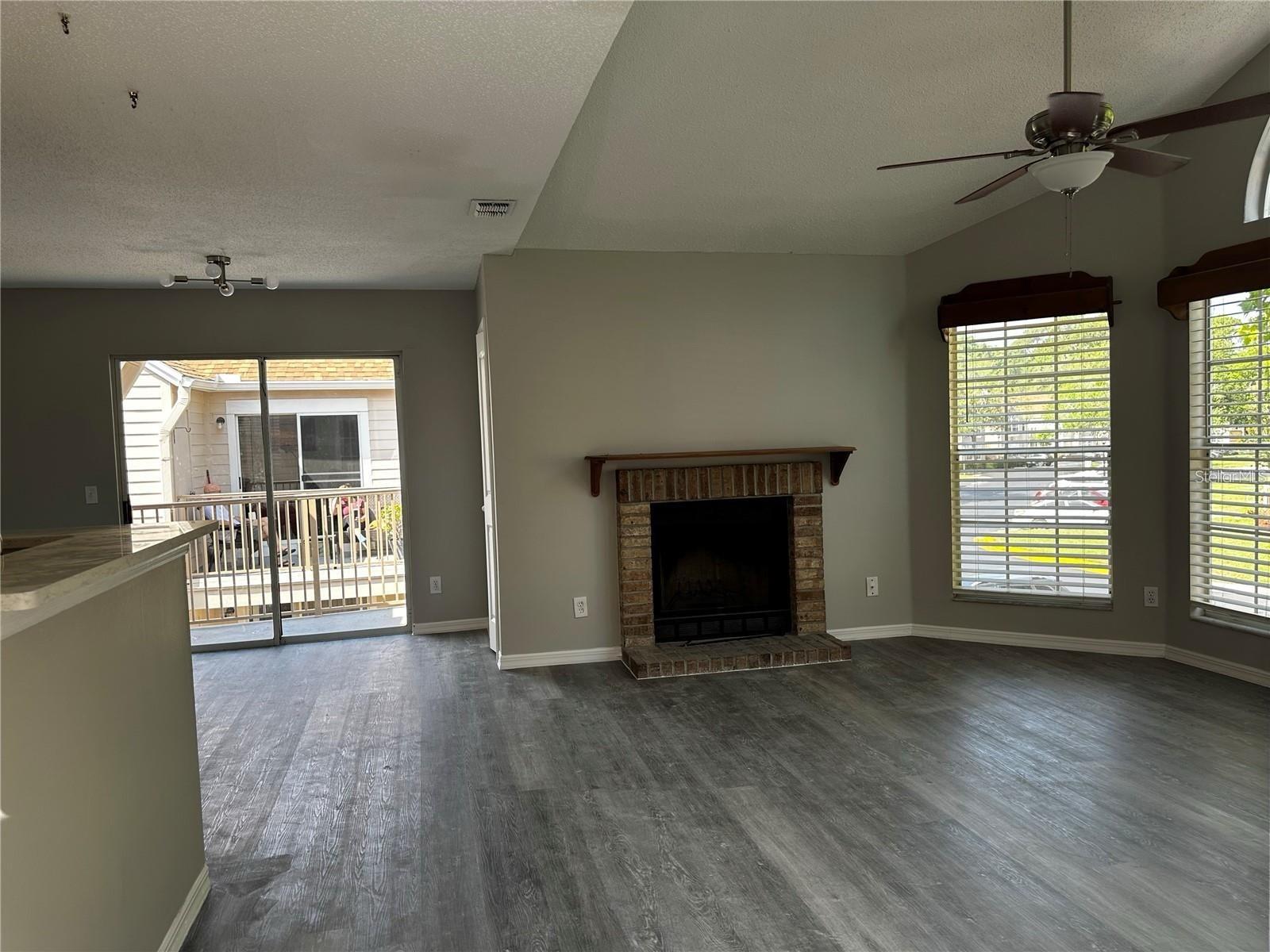 Image 9 of 39 For 652 Roaring Drive 234