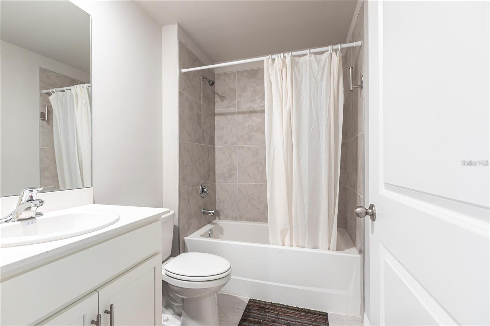 Image 18 of 22 For 2554 Lakeshore Circle