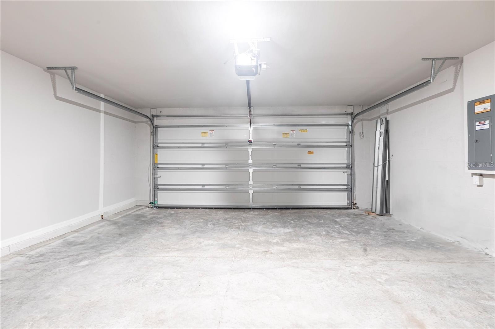 Image 20 of 22 For 2554 Lakeshore Circle