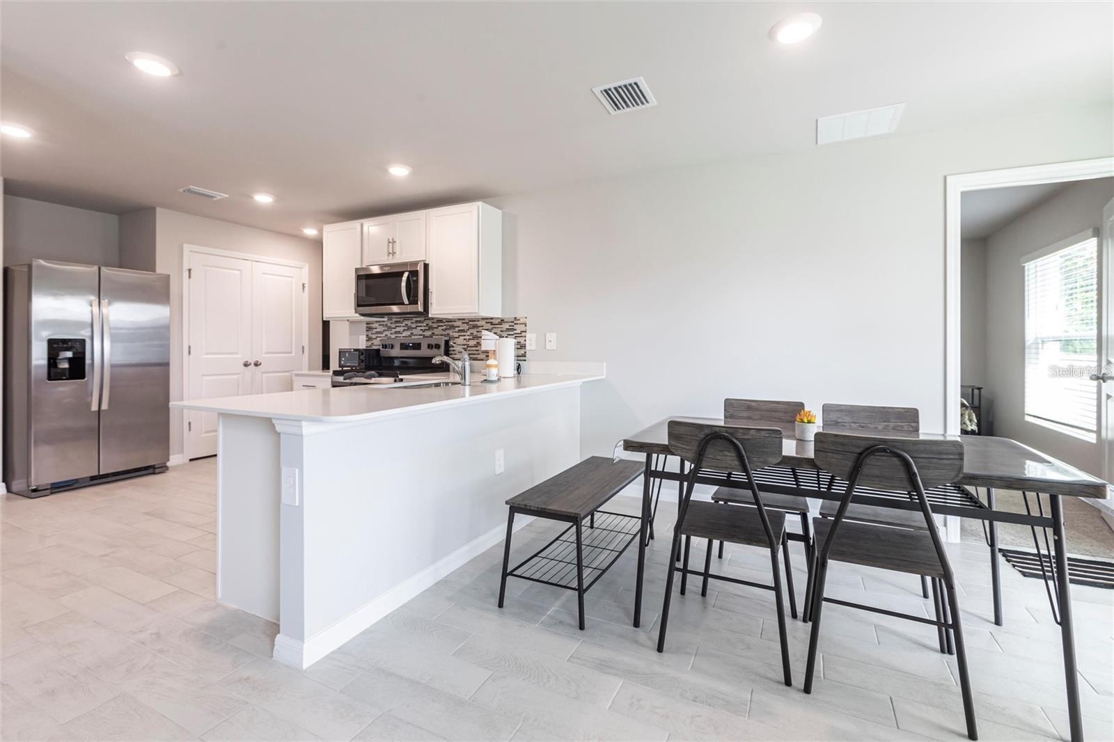 Image 5 of 22 For 2554 Lakeshore Circle