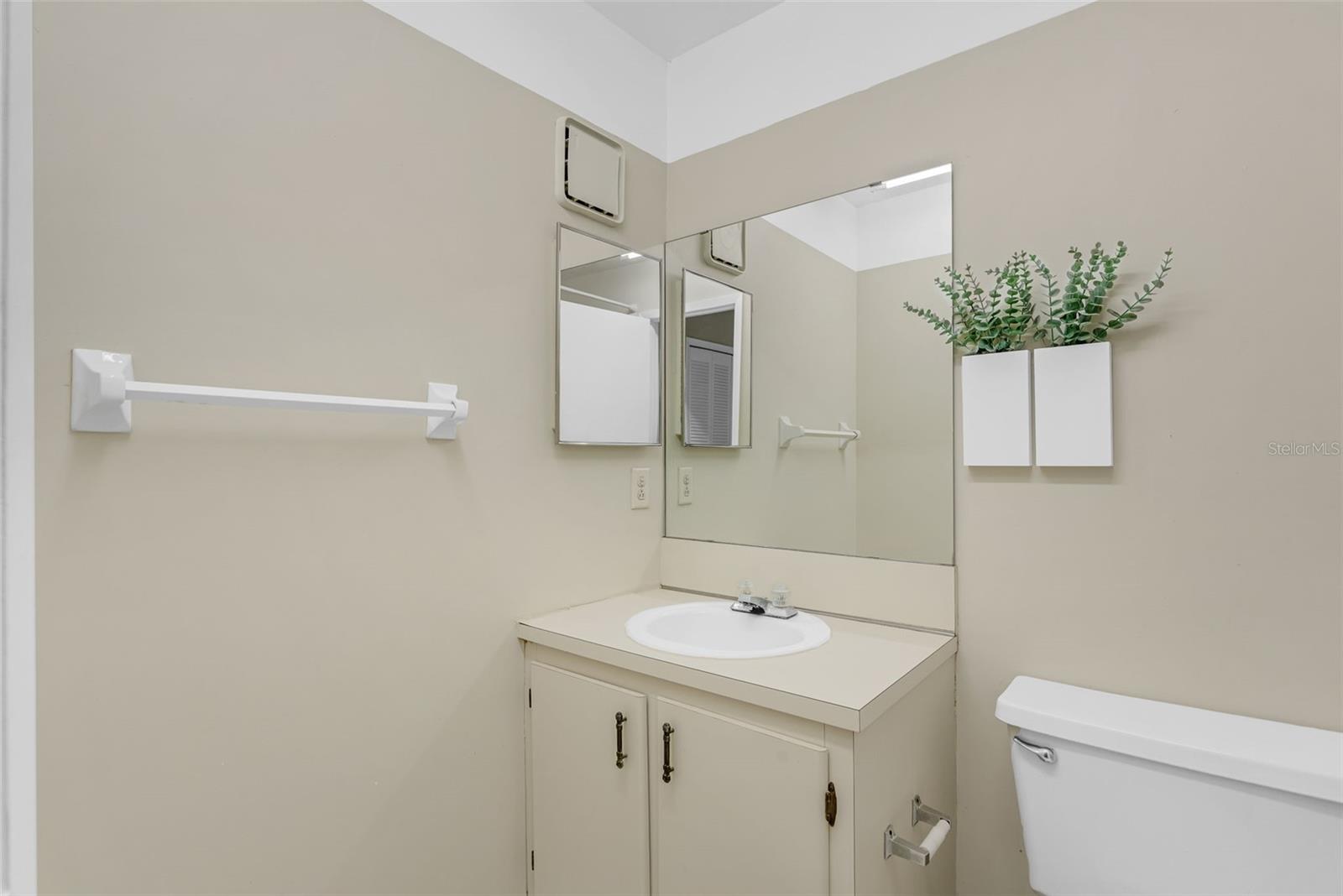 Image 14 of 16 For 2597 Oak Park Way 205