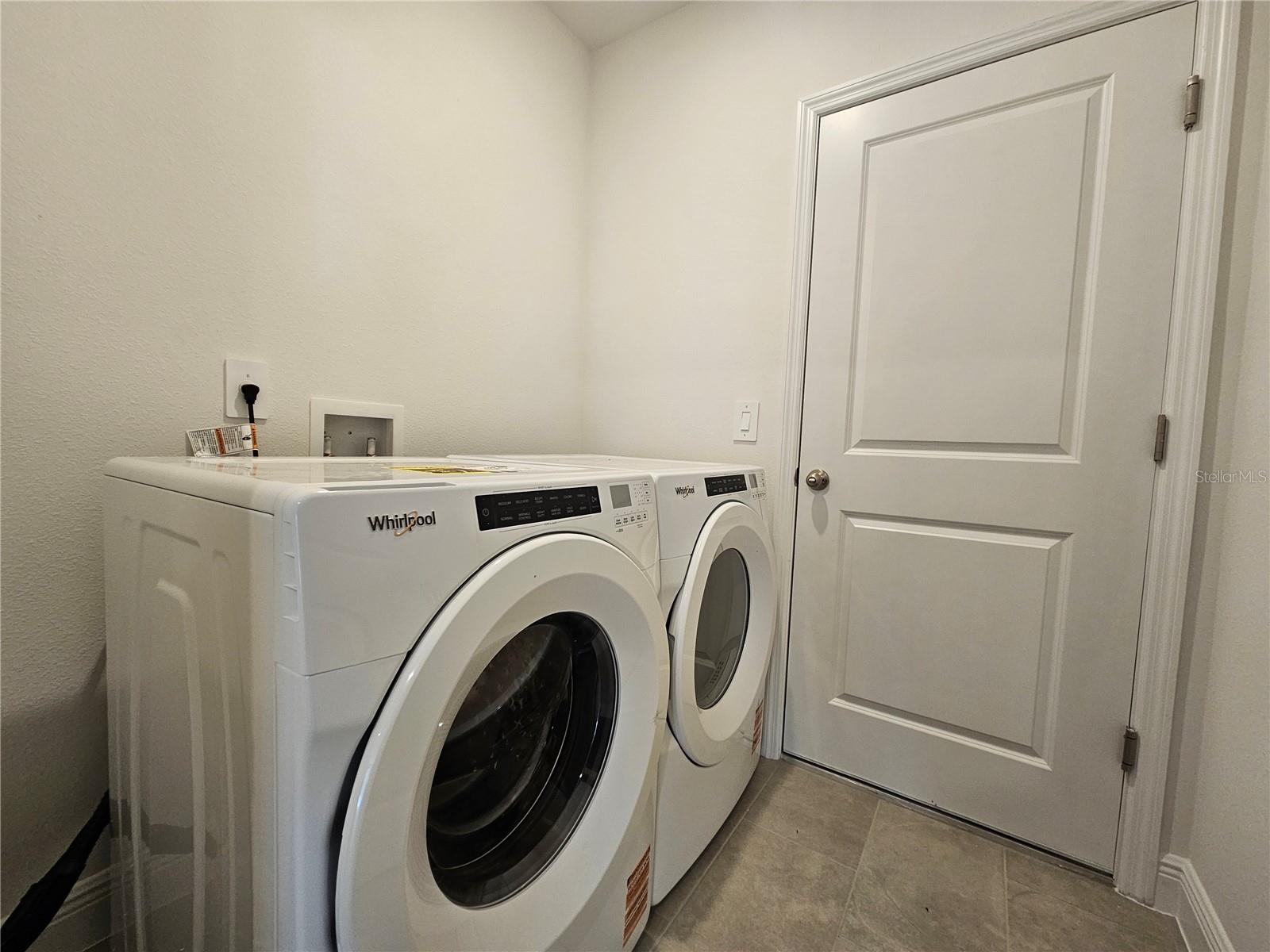 Image 10 of 39 For 827 Sunshower Drive