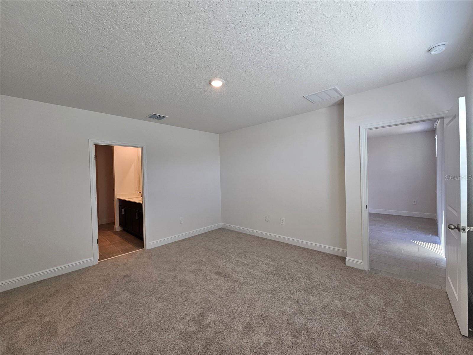 Image 13 of 39 For 827 Sunshower Drive