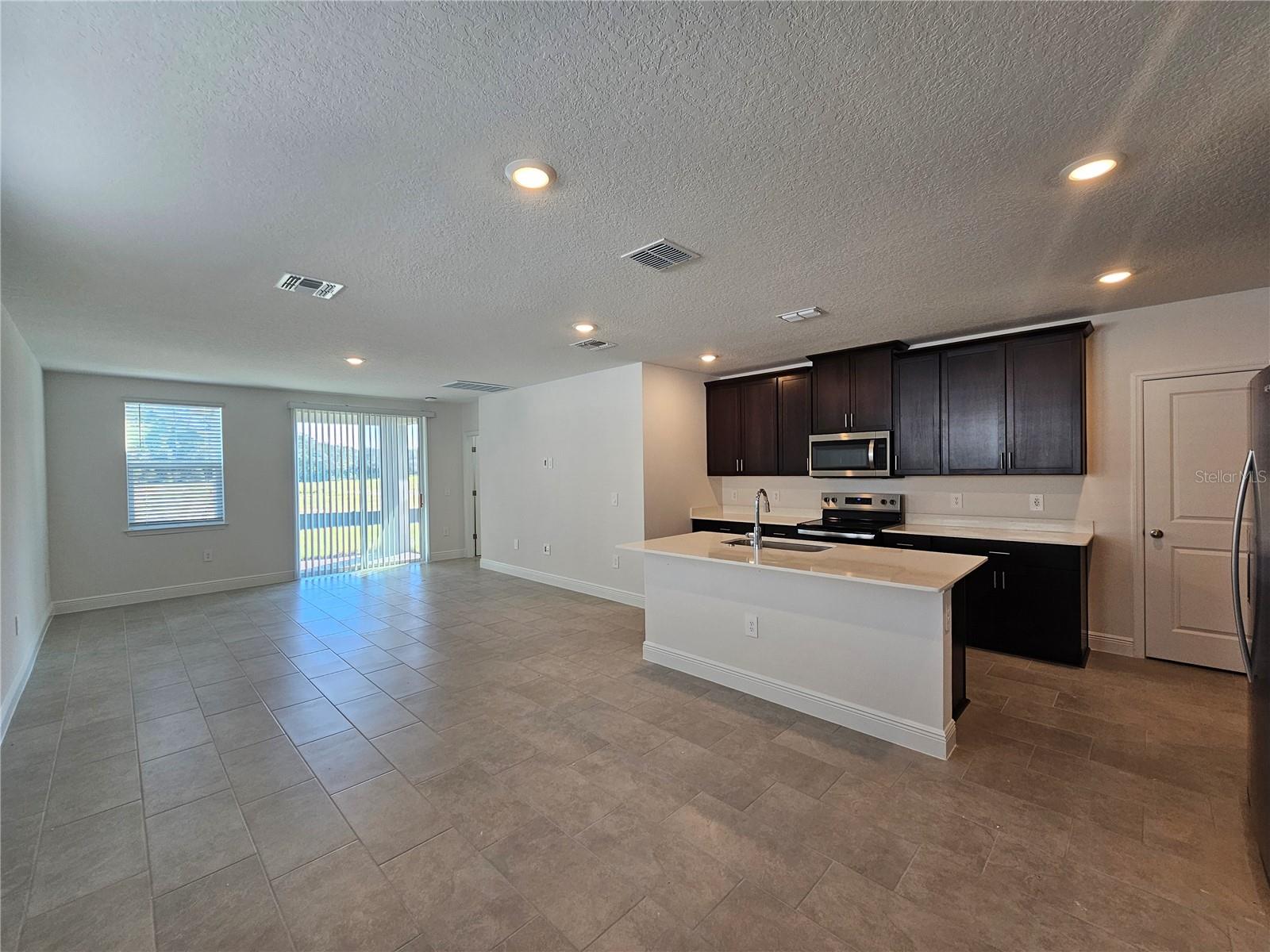 Image 6 of 39 For 827 Sunshower Drive