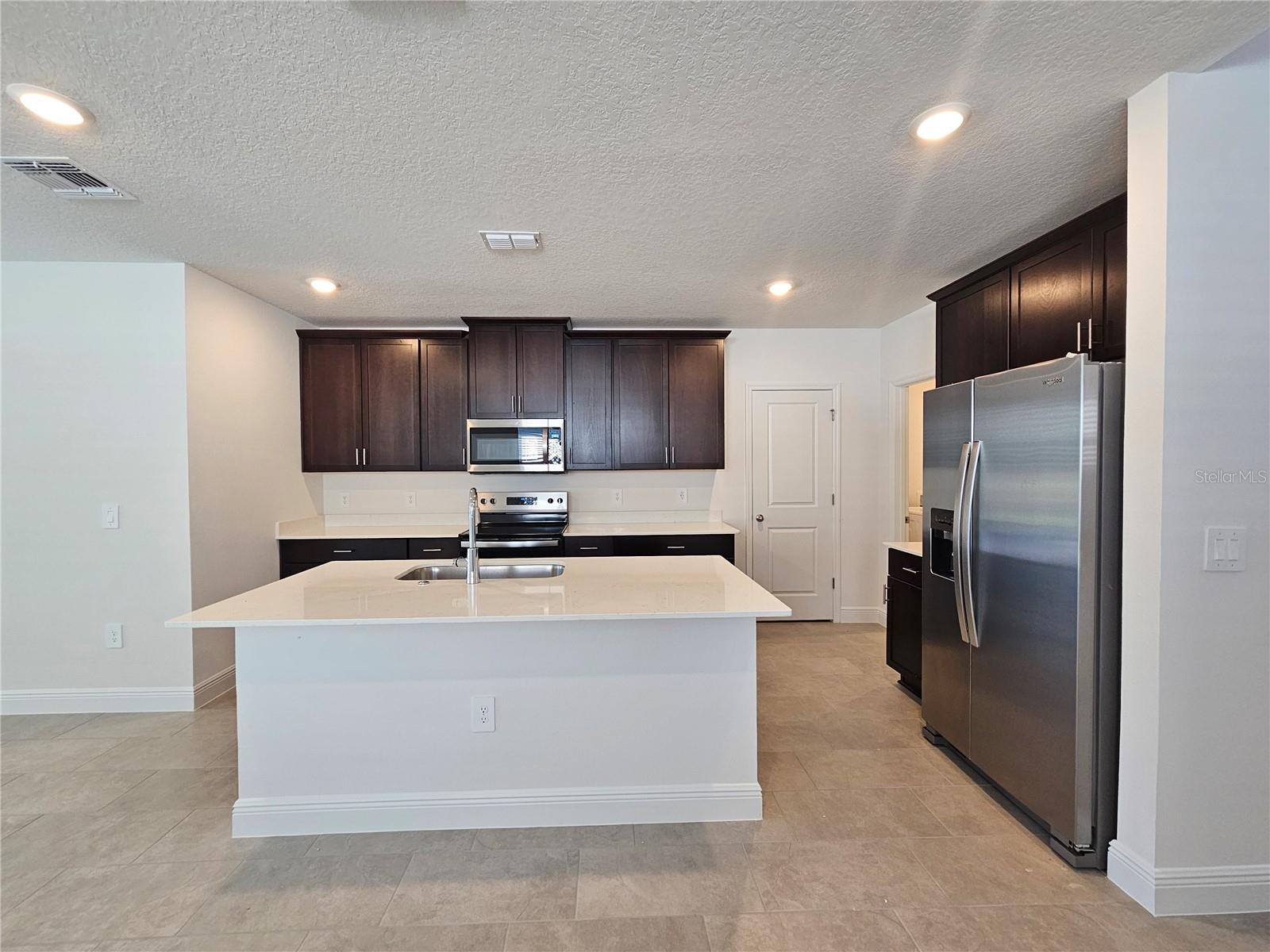 Image 7 of 39 For 827 Sunshower Drive