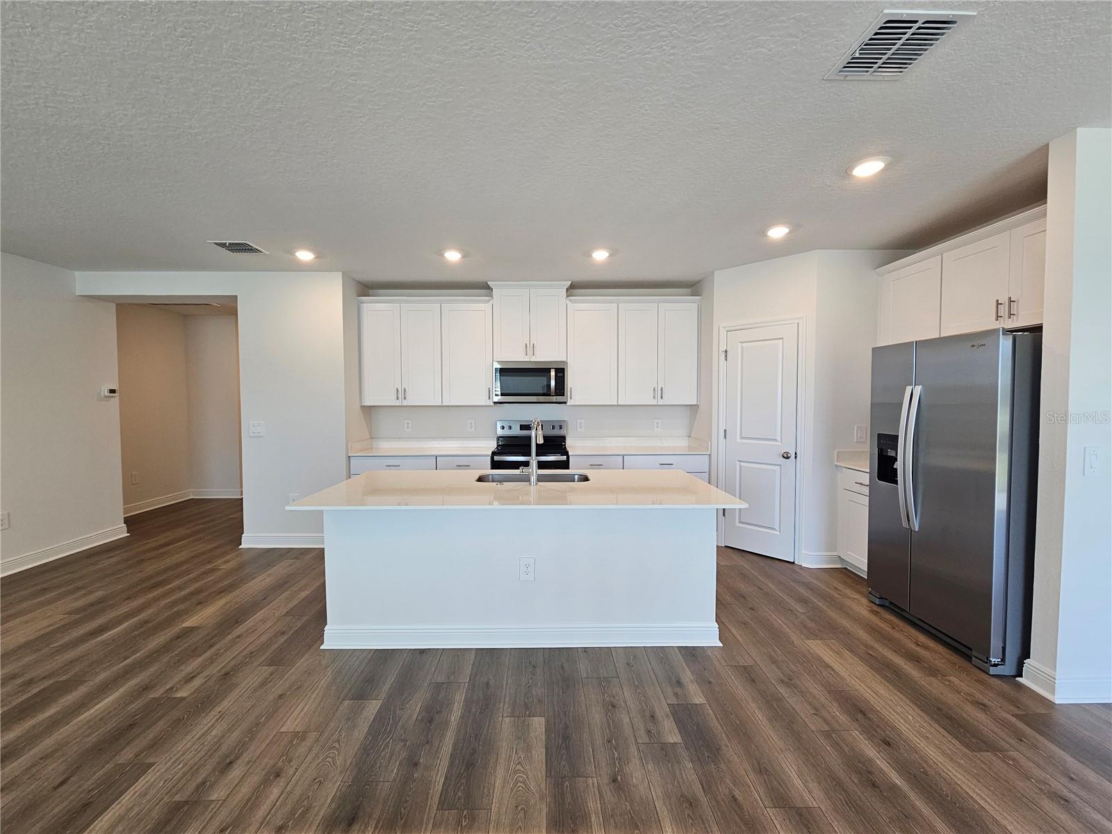 Image 8 of 43 For 823 Sunshower Drive