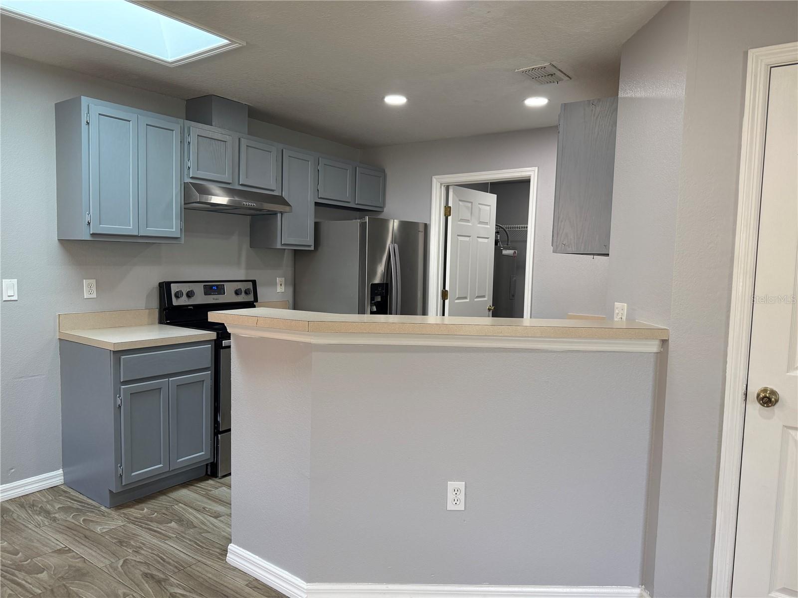 Image 12 of 24 For 2109 Albion Avenue