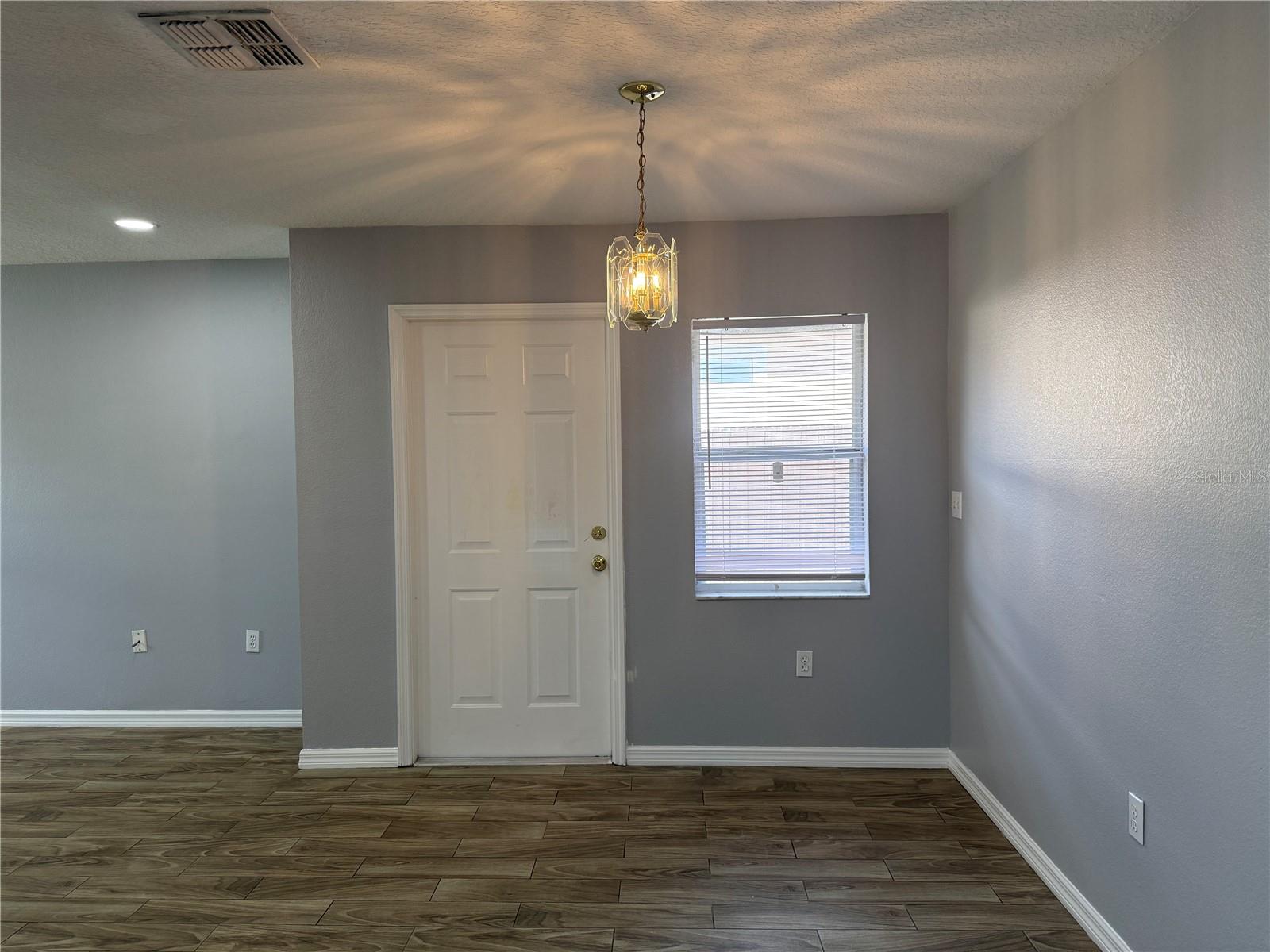 Image 13 of 24 For 2109 Albion Avenue