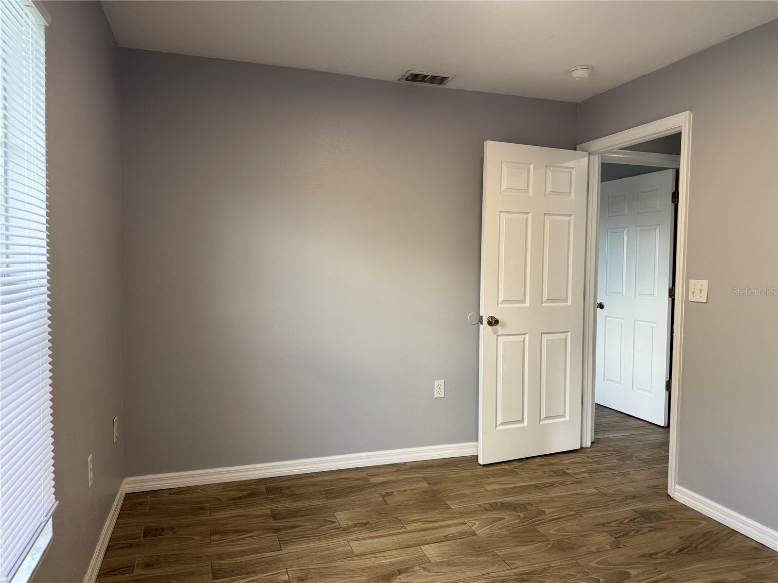 Image 17 of 24 For 2109 Albion Avenue