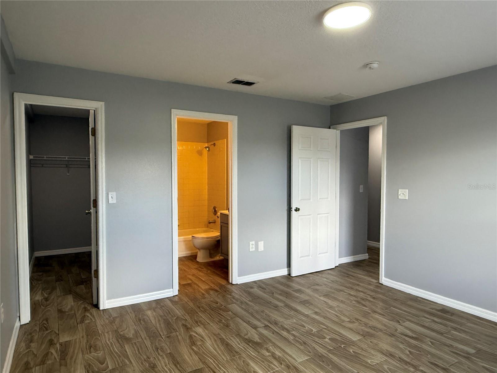 Image 21 of 24 For 2109 Albion Avenue