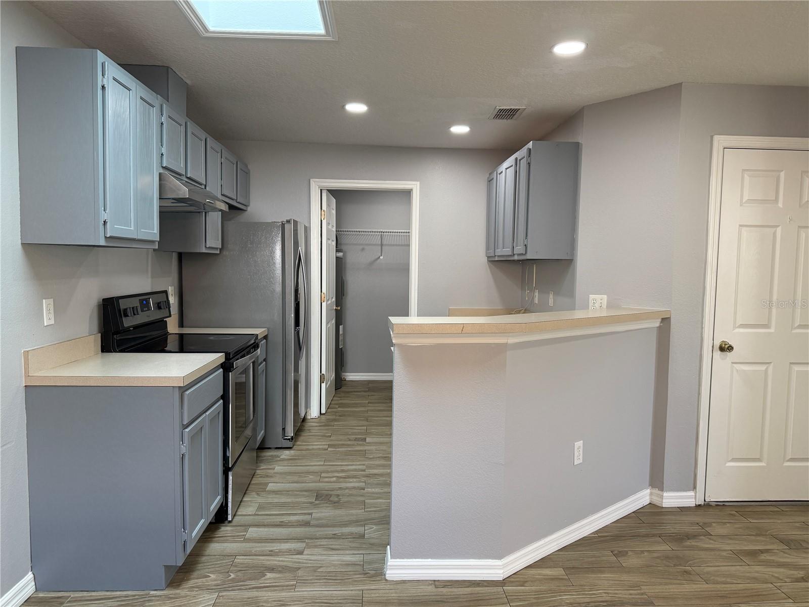 Image 6 of 24 For 2109 Albion Avenue