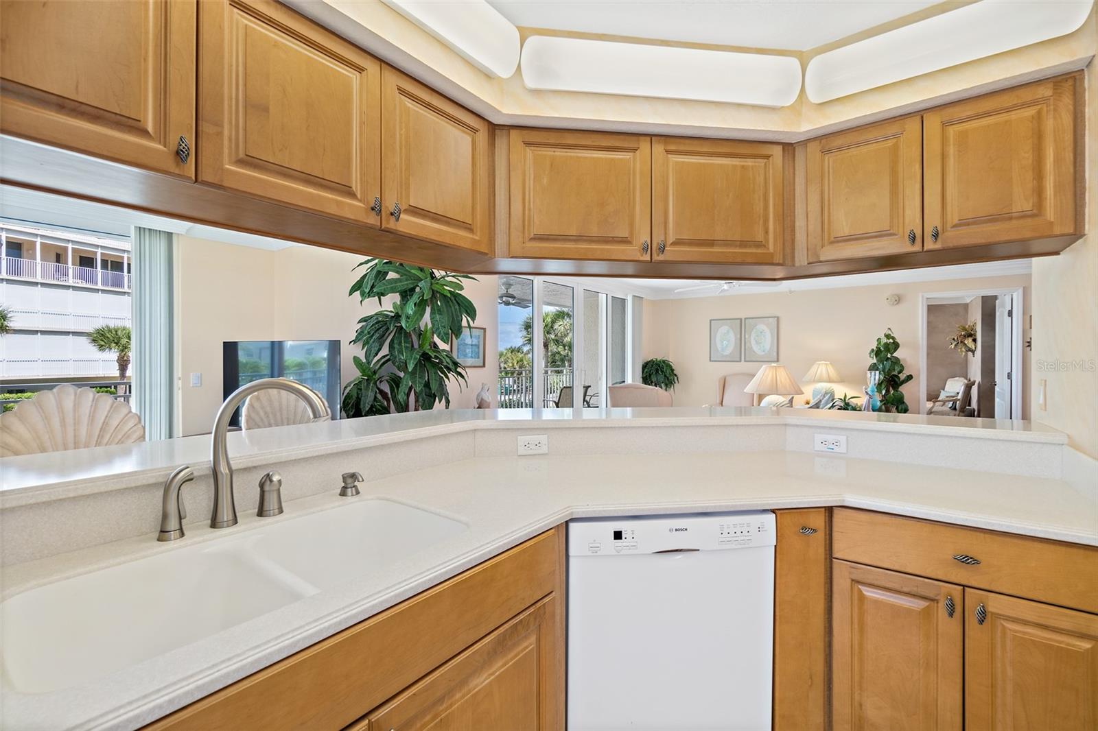 Image 10 of 49 For 425 Buchanan Avenue 201