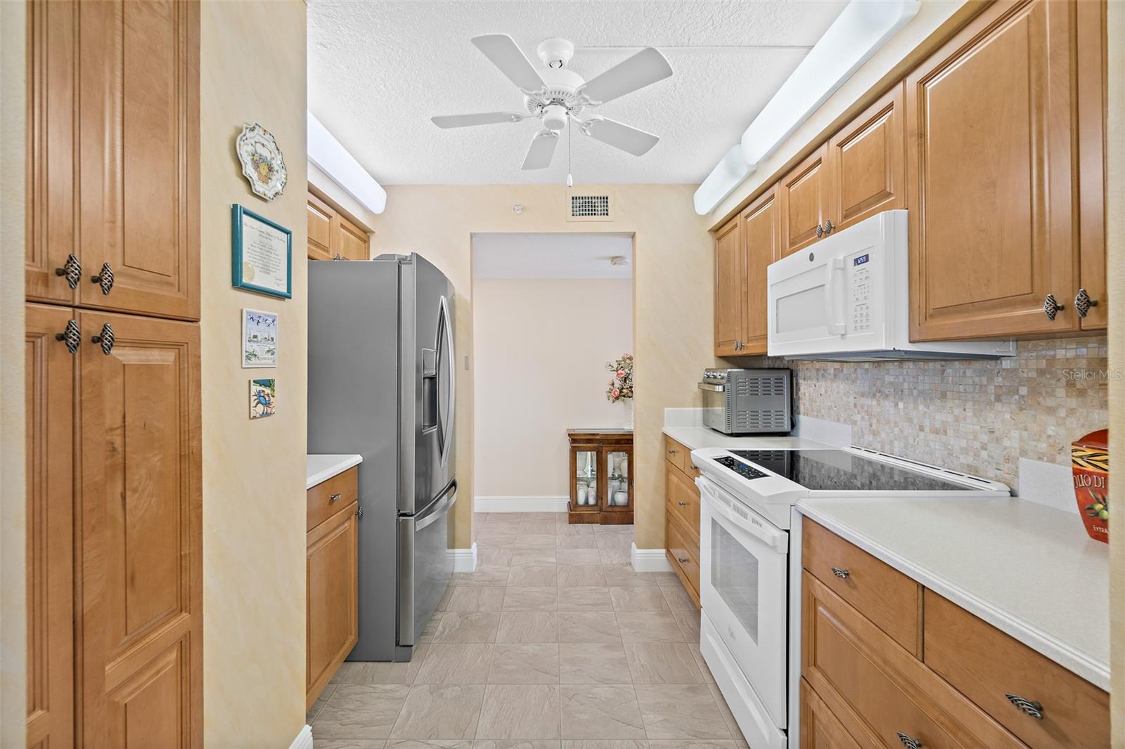 Image 33 of 49 For 425 Buchanan Avenue 201