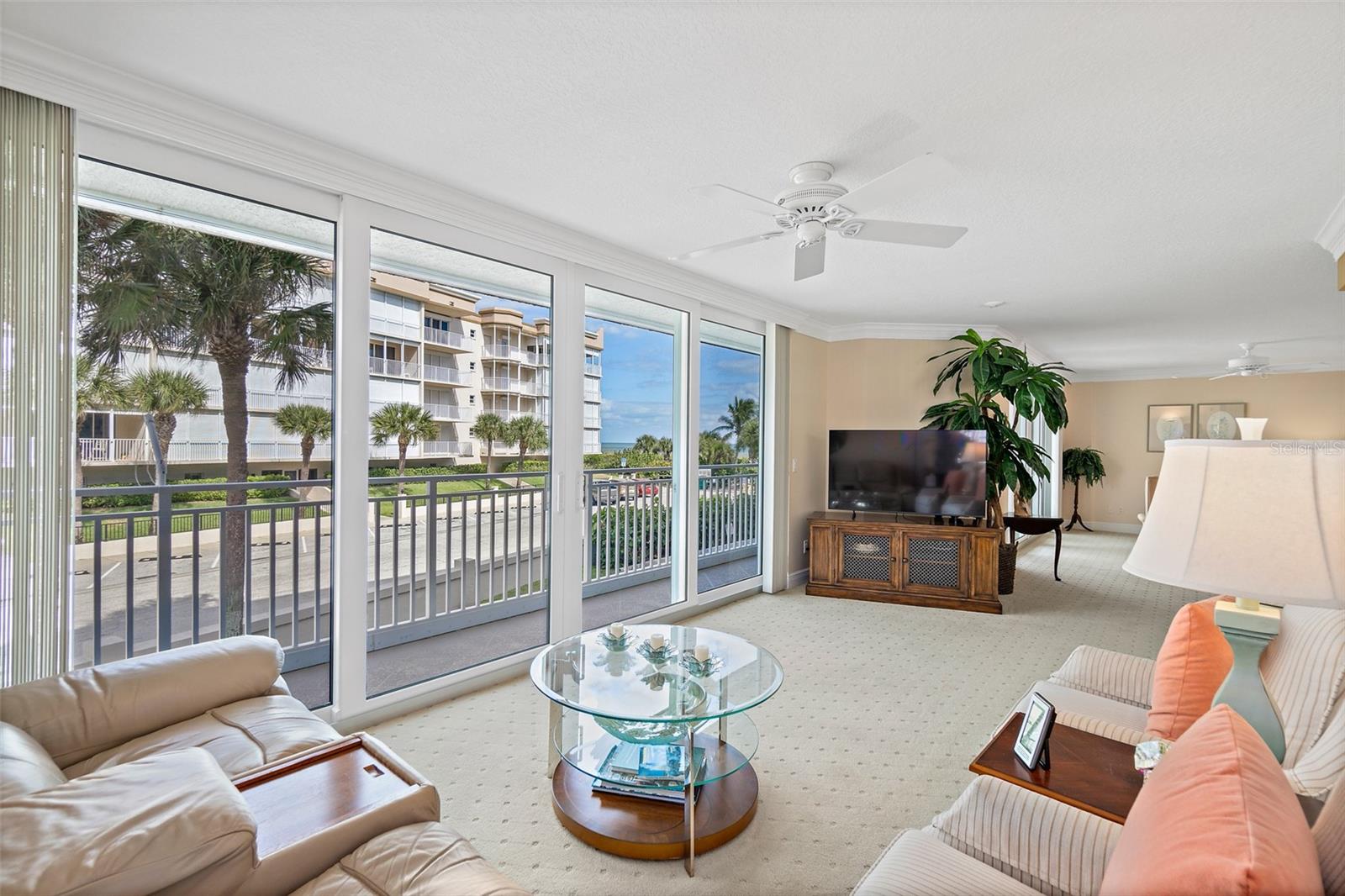 Image 7 of 49 For 425 Buchanan Avenue 201