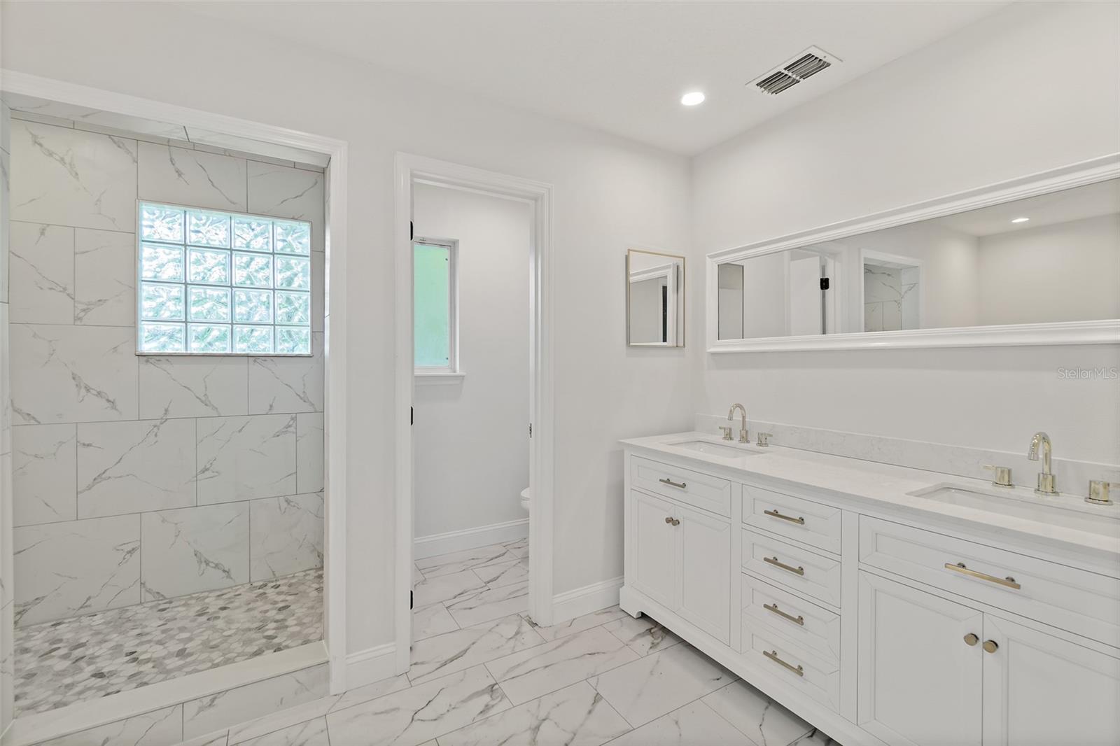 Image 11 of 42 For 5775 Broad Acres Street