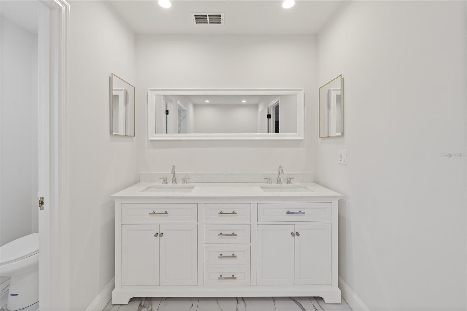 Image 27 of 42 For 5775 Broad Acres Street