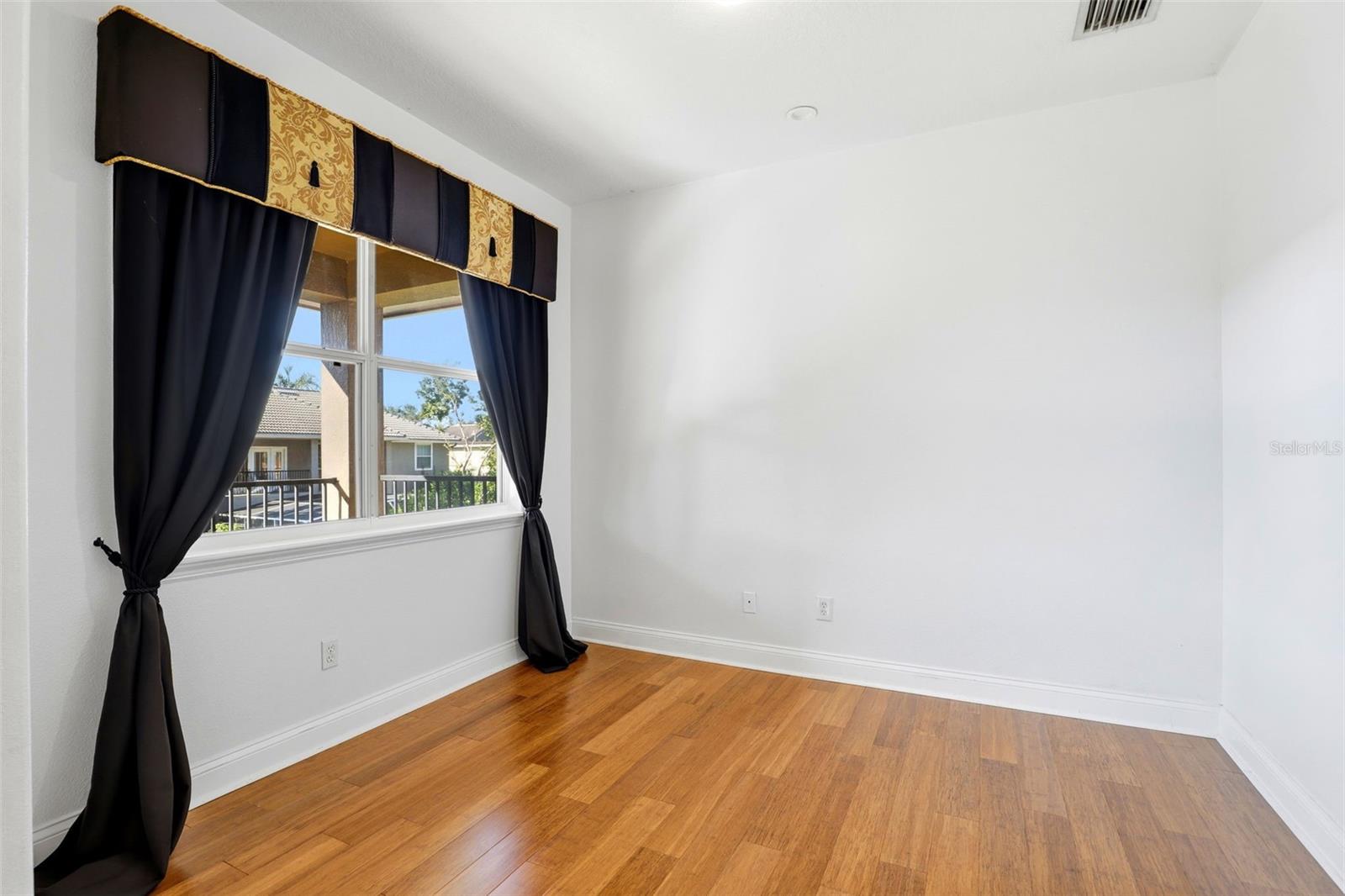 Image 25 of 58 For 93 Braelock Drive