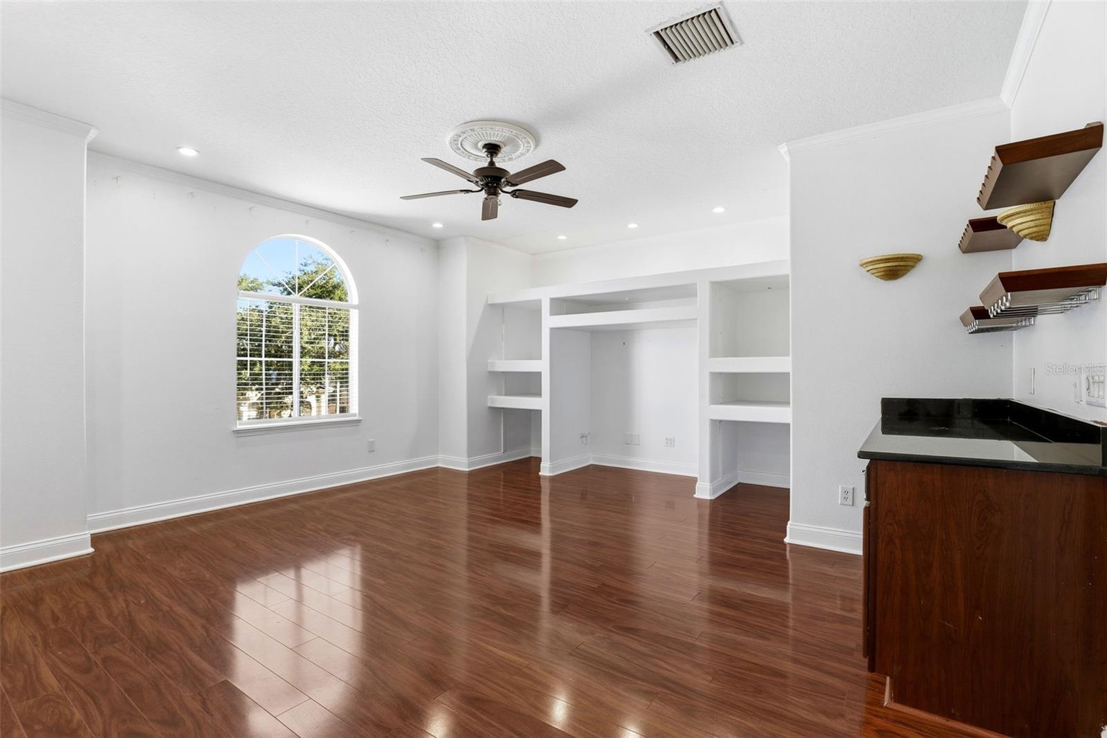 Image 40 of 58 For 93 Braelock Drive