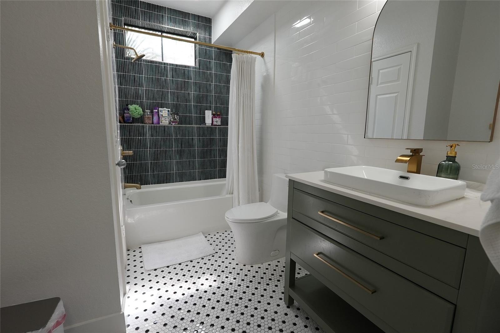 Image 11 of 28 For 911 Orange Avenue 248