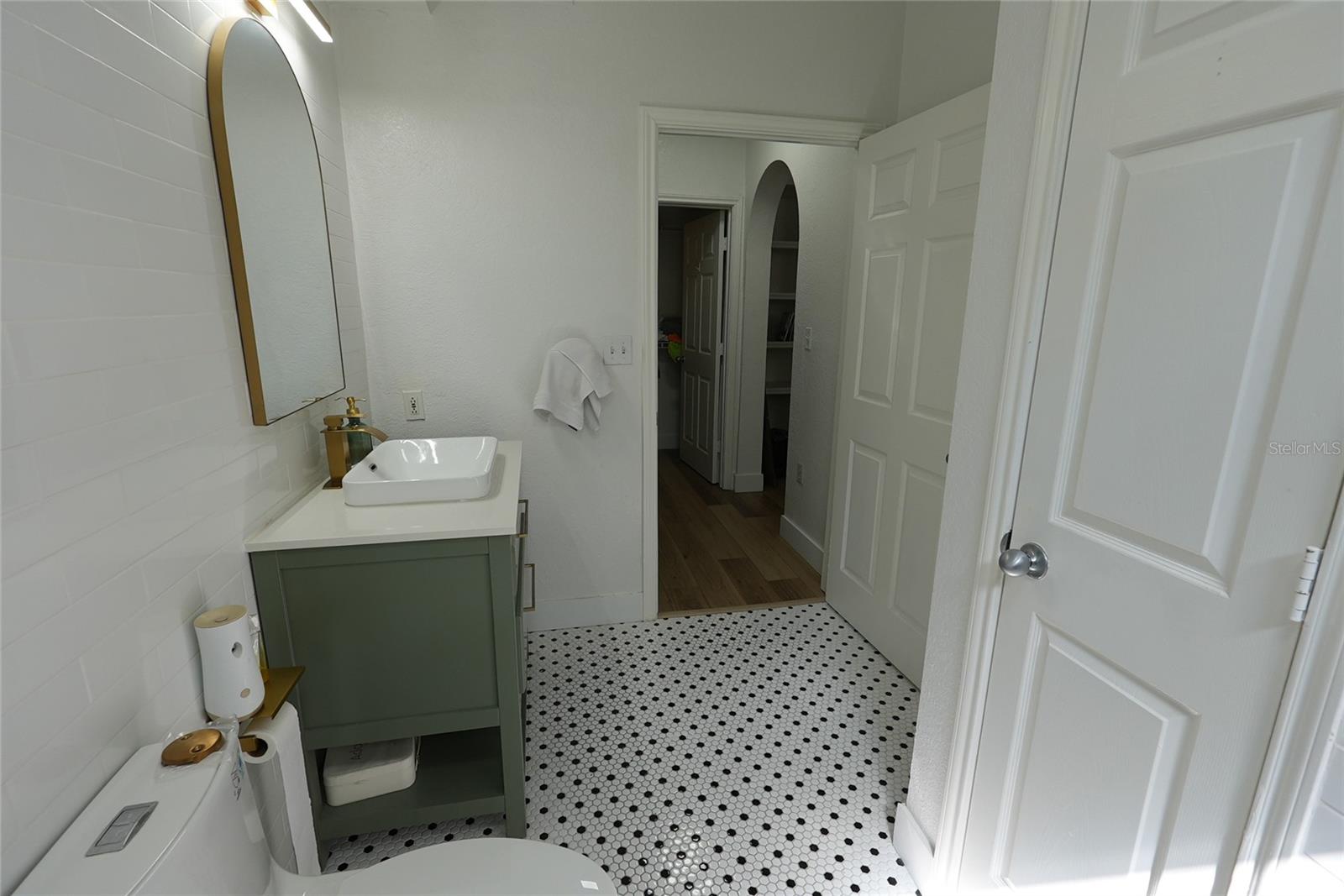 Image 13 of 28 For 911 Orange Avenue 248