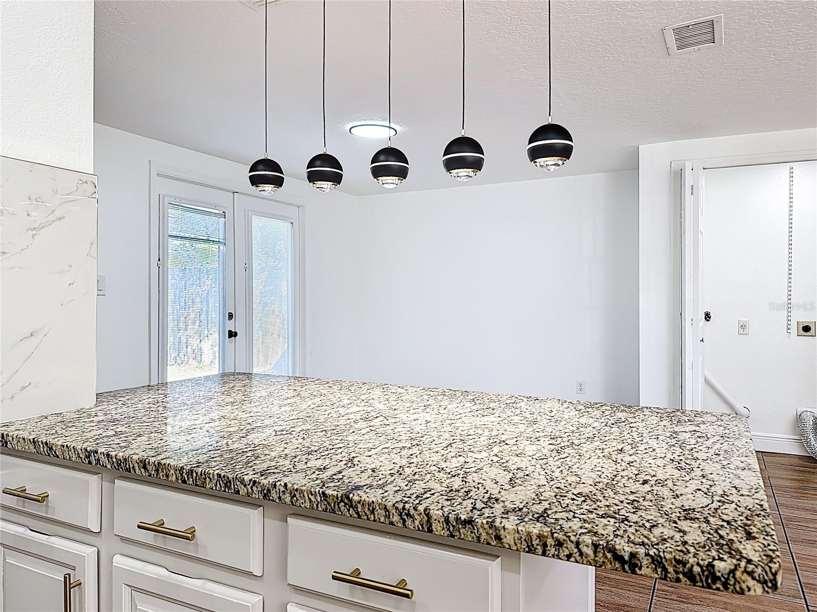 Image 15 of 34 For 7646 Daphne Avenue