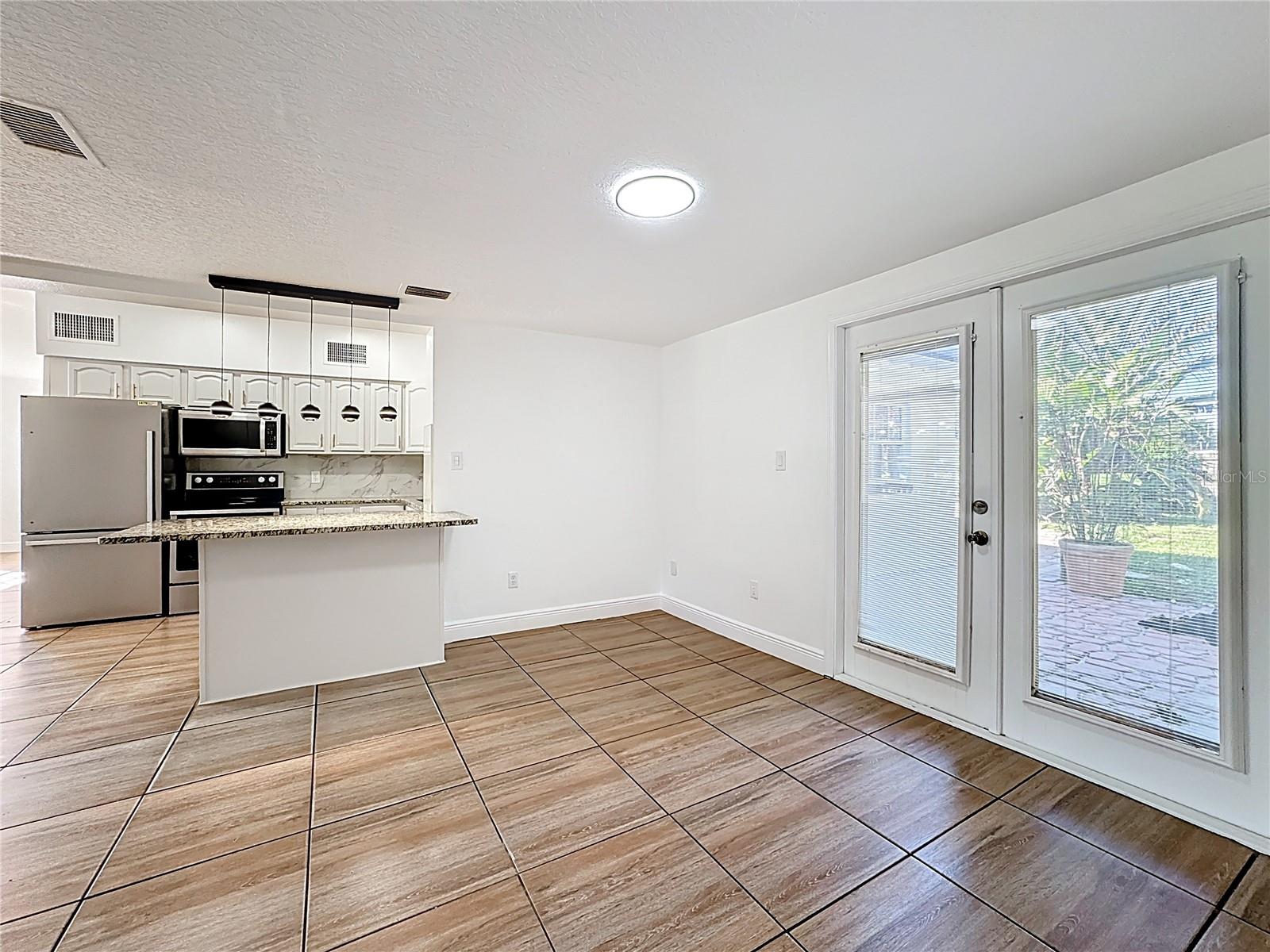 Image 19 of 34 For 7646 Daphne Avenue