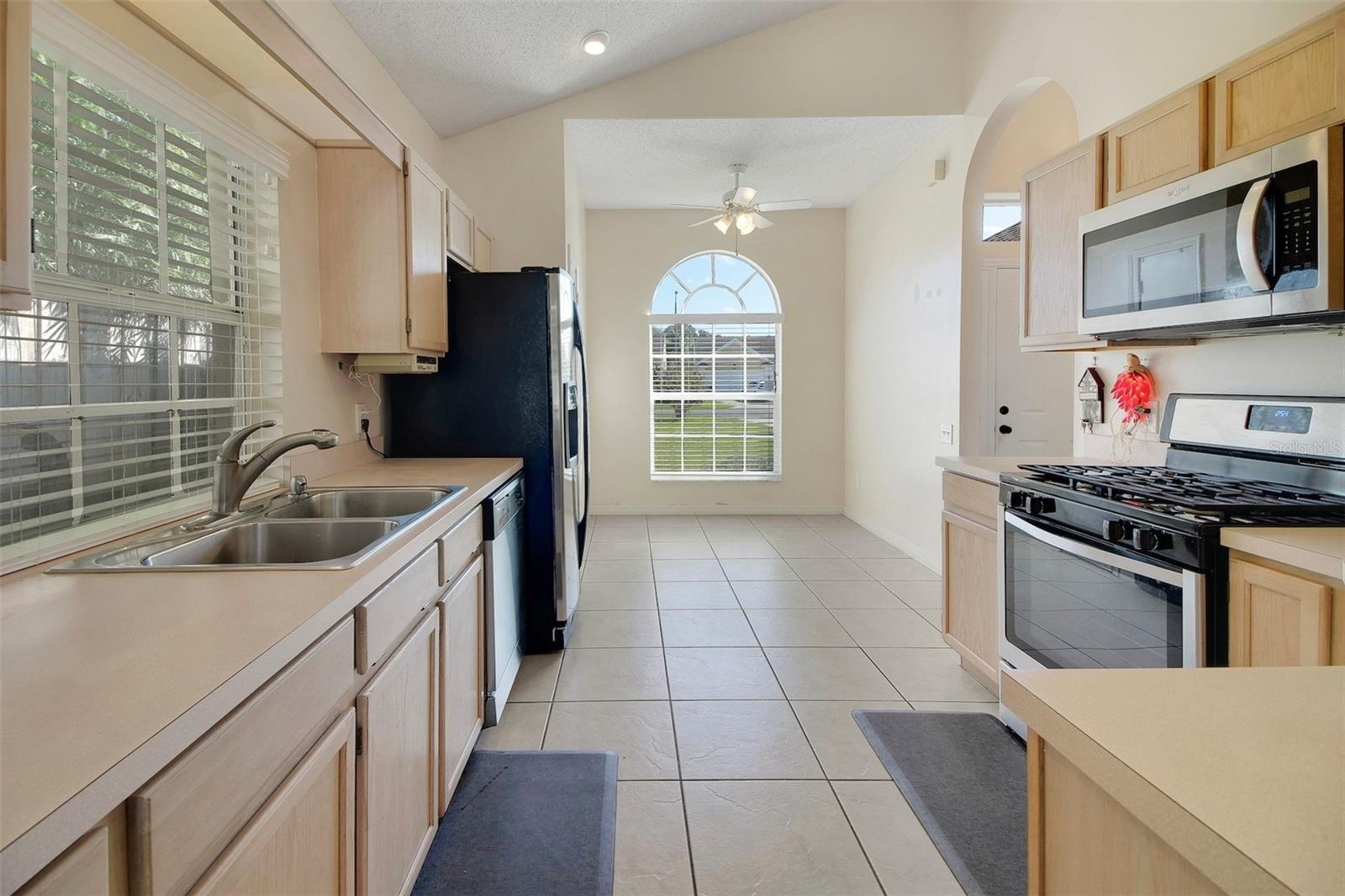 Image 10 of 35 For 323 Oak Park Place