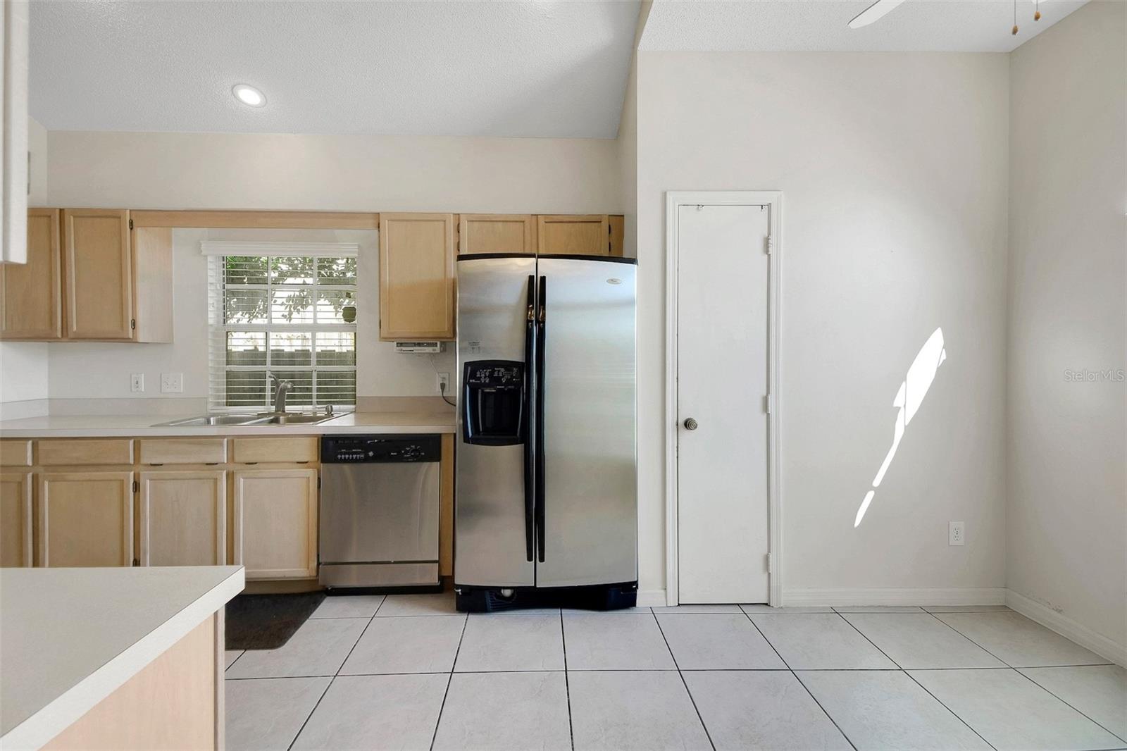 Image 12 of 35 For 323 Oak Park Place