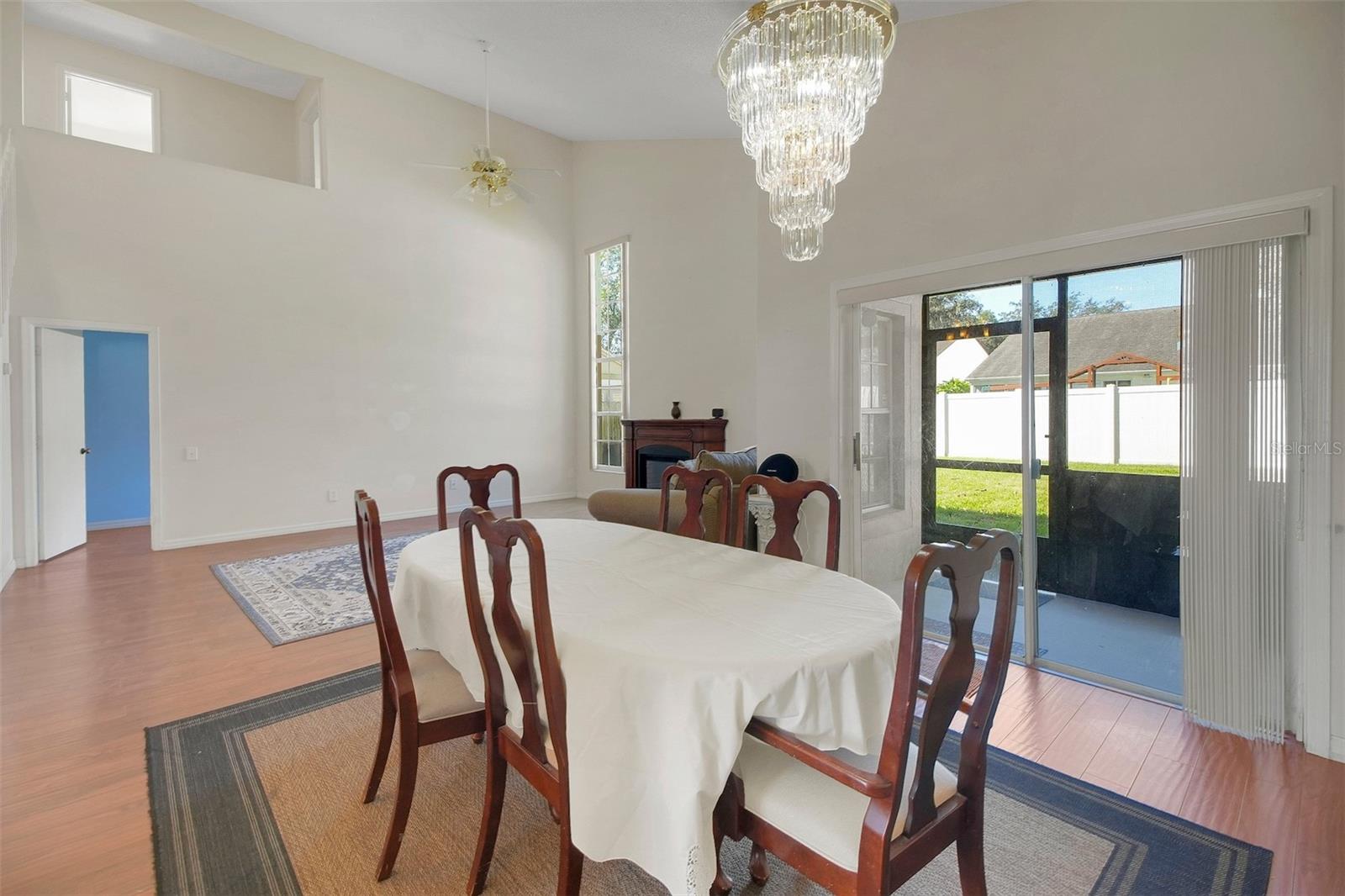 Image 14 of 35 For 323 Oak Park Place